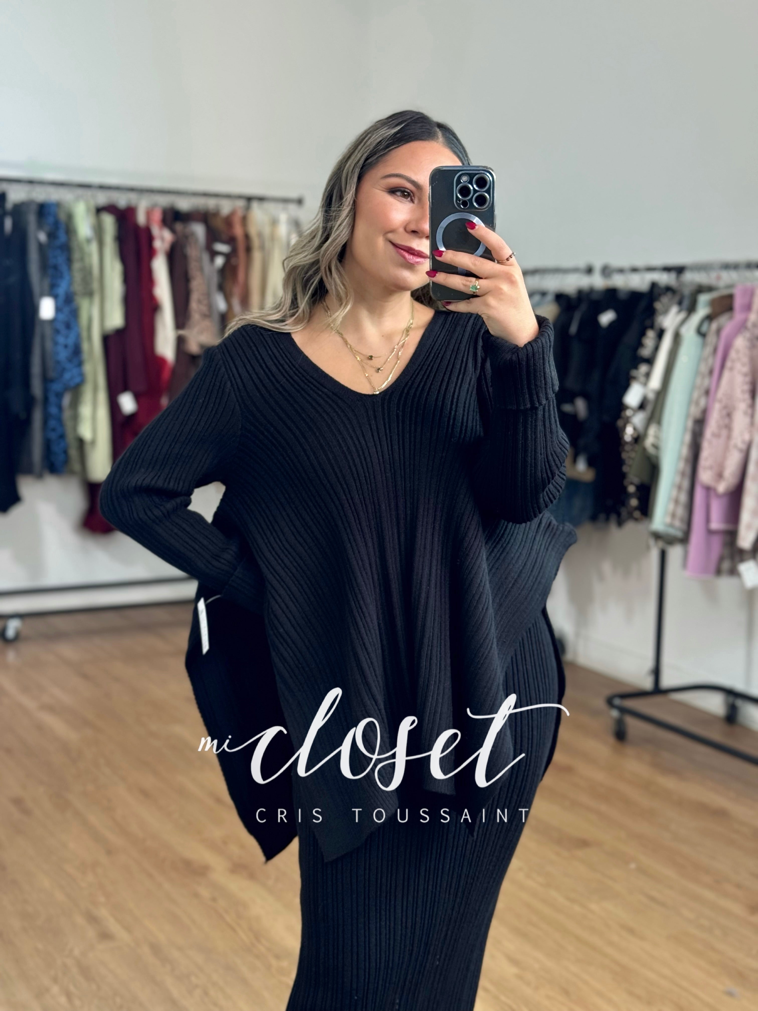 CONJUNTO DE VESTIDO Y SWEATER ASIMÉTRICO