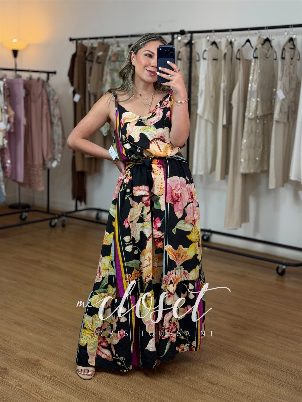 VESTIDO LIGERO CON CINTA AJUSTABLE EN CINTURA Y DETALLE EN TIRANTES