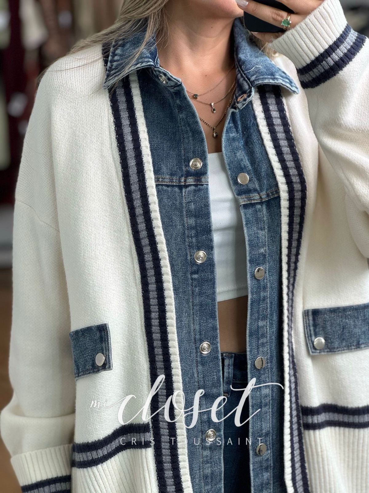 SWEATER CON DETALLE DE MEZCLILLA EN SOLAPA
