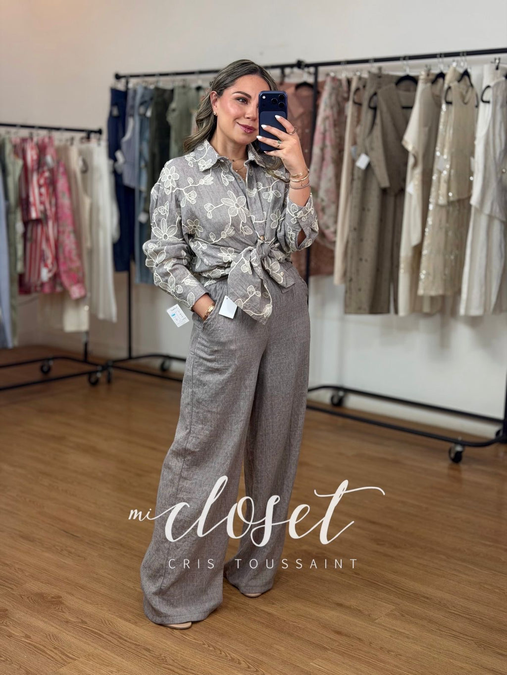 CONJUNTO DE ALGODÓN LIGERO, SEMITRANSPARENTE; PANTALÓN (FORRO DE SHORT) Y CAMISA BORDADA OVERSIZED