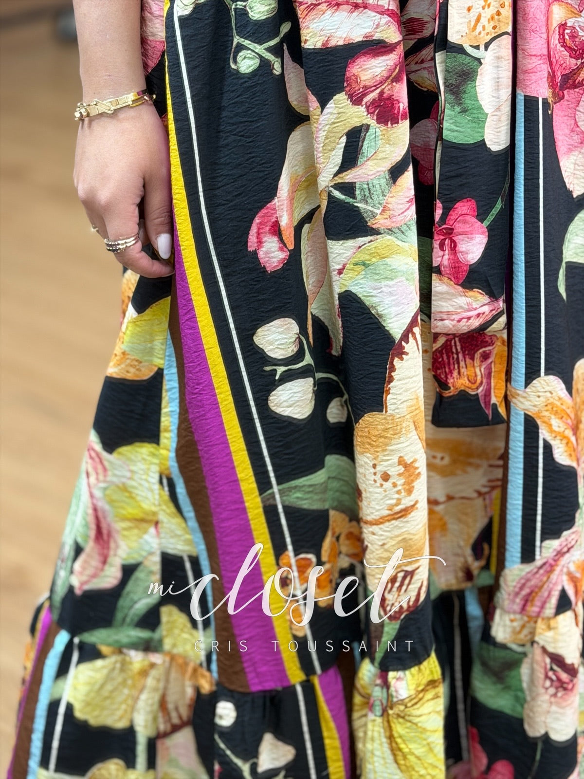 VESTIDO LIGERO CON CINTA AJUSTABLE EN CINTURA Y DETALLE EN TIRANTES
