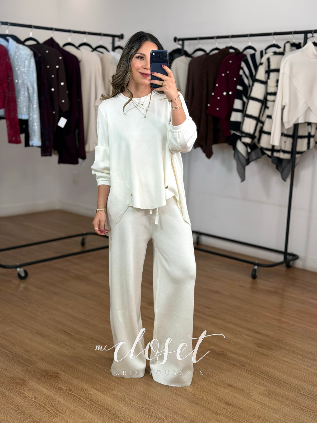 CONJUNTO OVERSIZED DE SWEATER CON DETALLE DE BOTÓN EN CINTURA, MANGA TIPO GLOBO; PANTS CORTE WIDE LEG