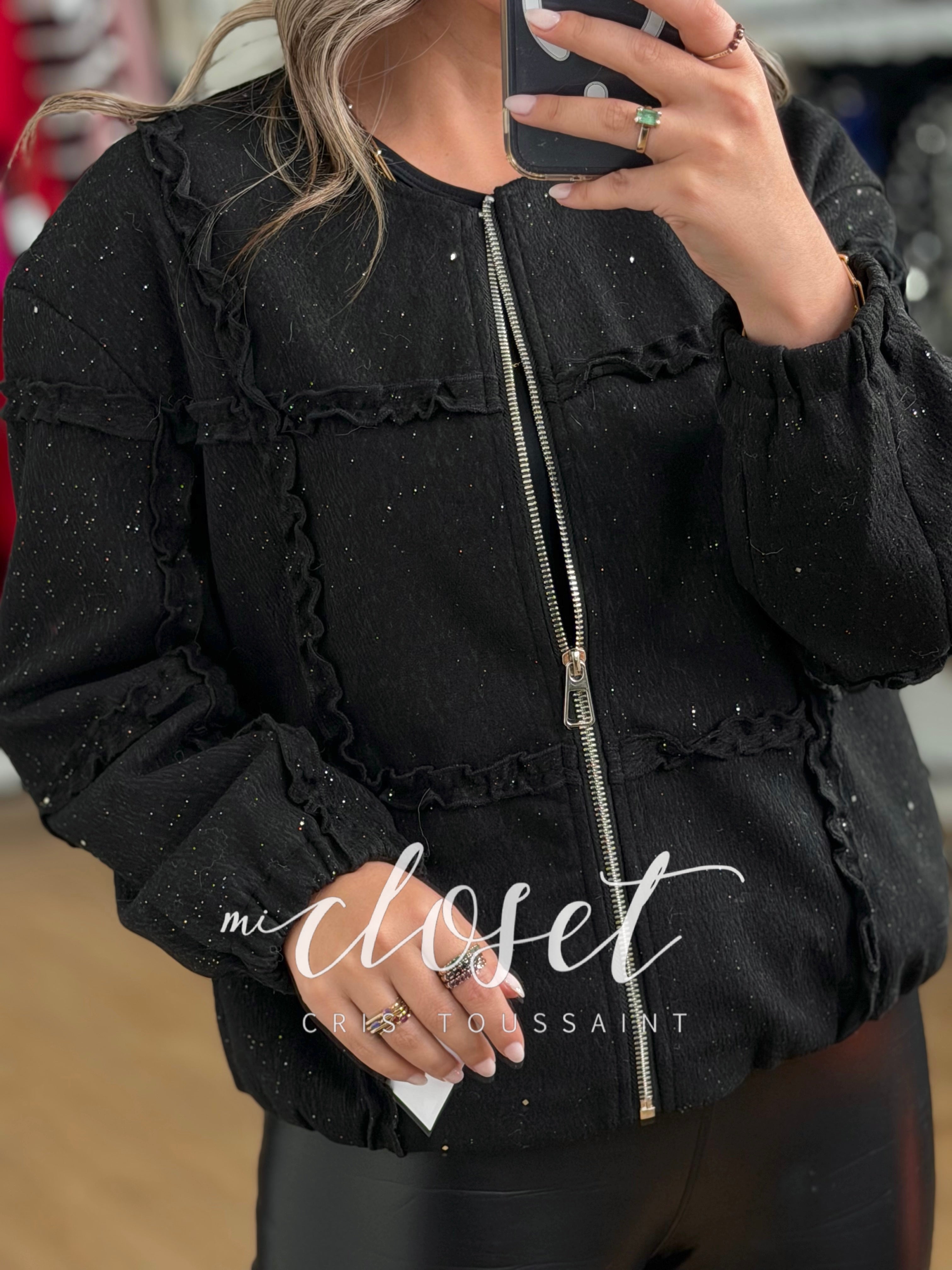 CHAMARRA GRUESA CON FORRO Y DESTELLOS DE BRILLO, OLANES EN FRENTE Y ESPALDA (OVERSIZED)