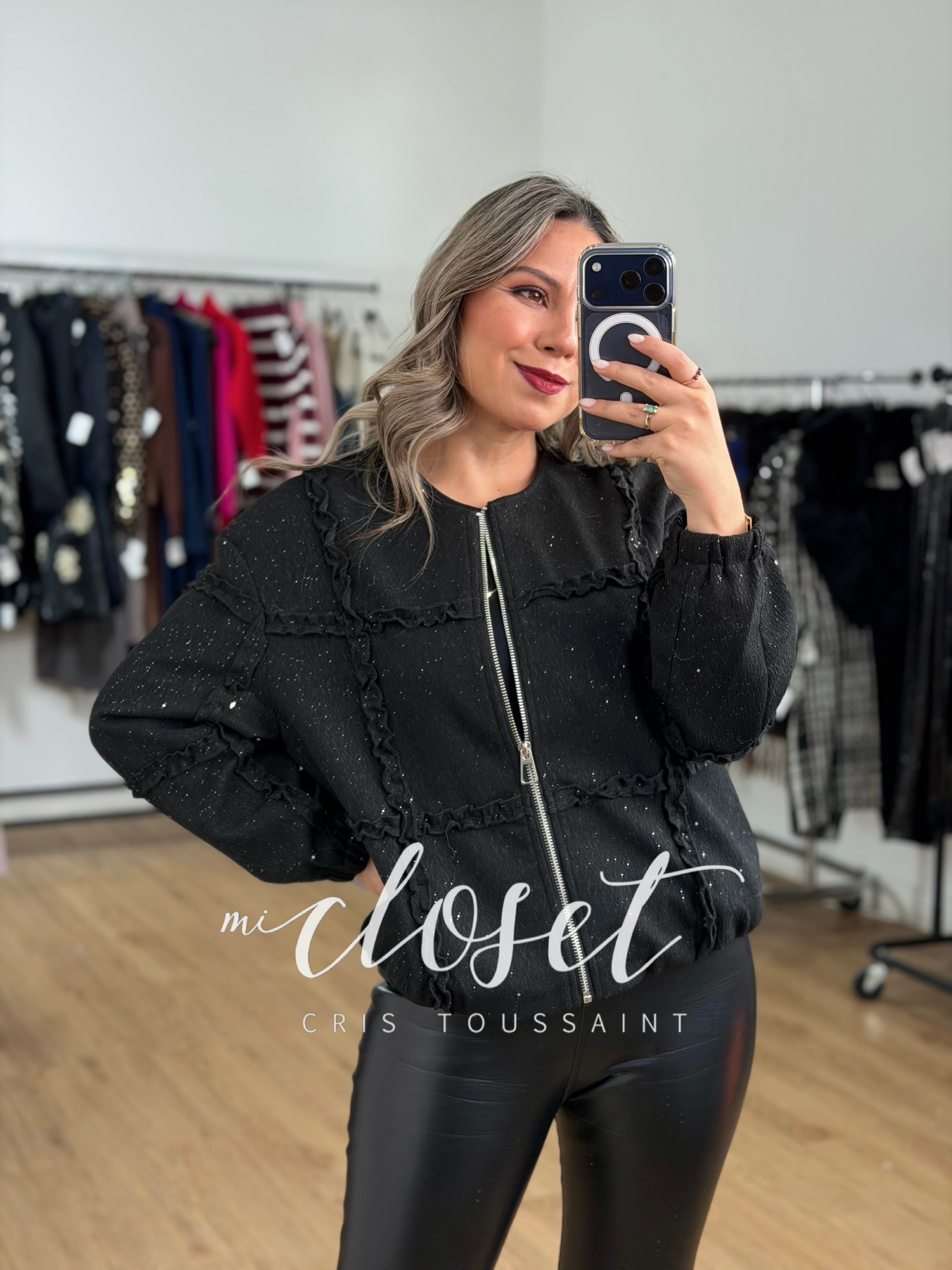 CHAMARRA GRUESA CON FORRO Y DESTELLOS DE BRILLO, OLANES EN FRENTE Y ESPALDA (OVERSIZED)