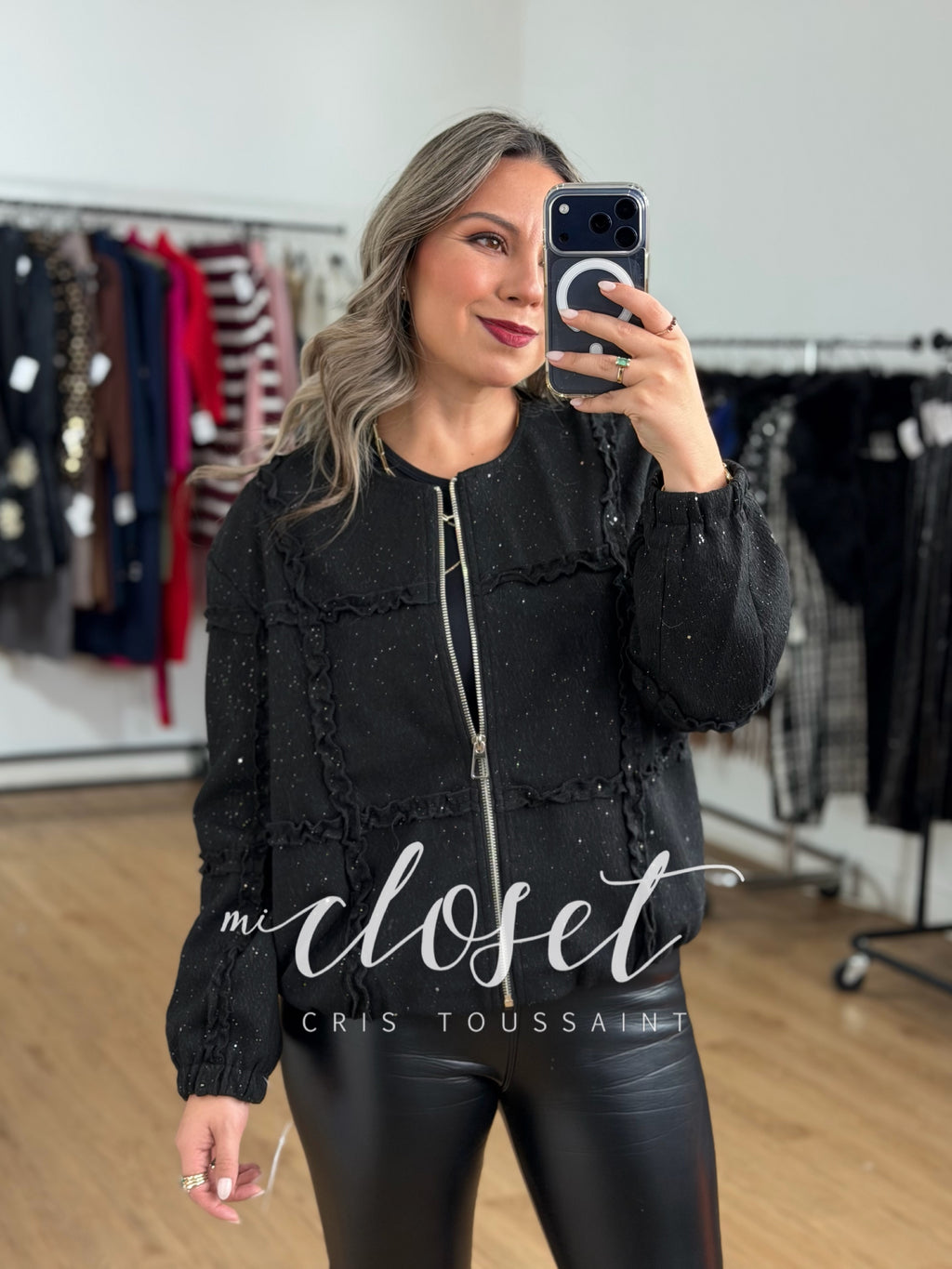 CHAMARRA GRUESA CON FORRO Y DESTELLOS DE BRILLO, OLANES EN FRENTE Y ESPALDA (OVERSIZED)