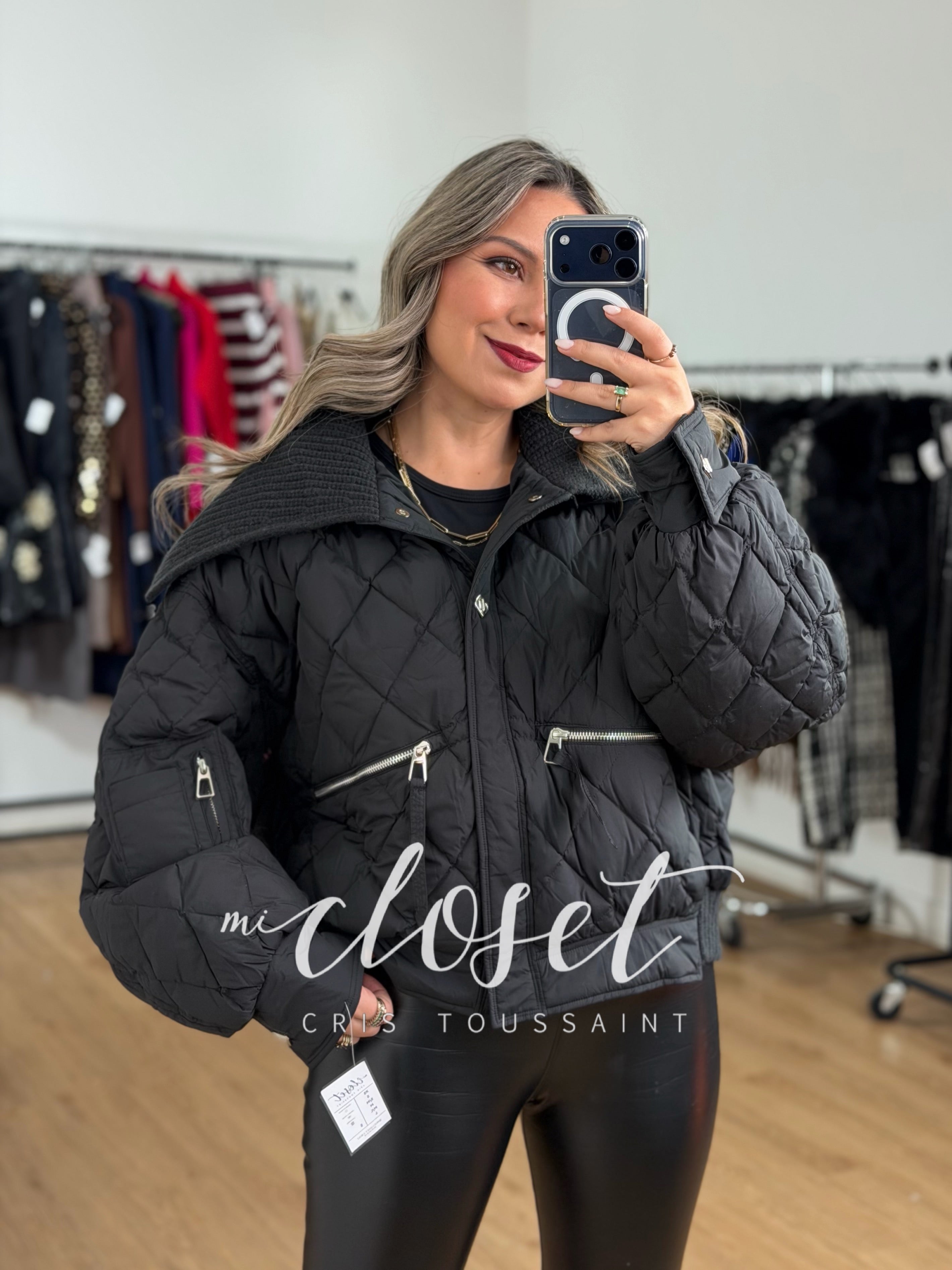 CHAMARRA SÚPER CALIENTITA, OVERSIZED CON DETALLE DE SWEATER EN CUELLO Y RESORTE TRASERO