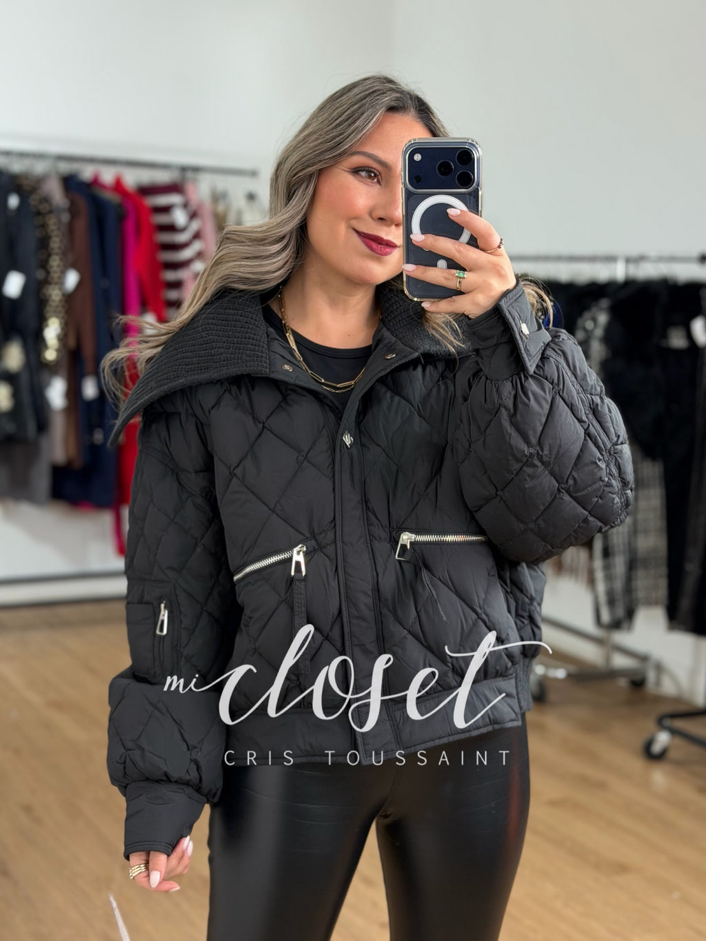 CHAMARRA SÚPER CALIENTITA, OVERSIZED CON DETALLE DE SWEATER EN CUELLO Y RESORTE TRASERO