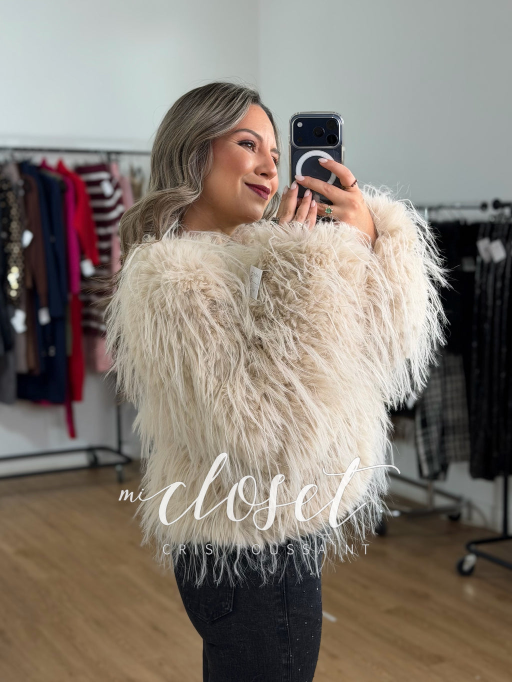 ABRIGO CORTO CON FORRO, SÚPER SUAVE