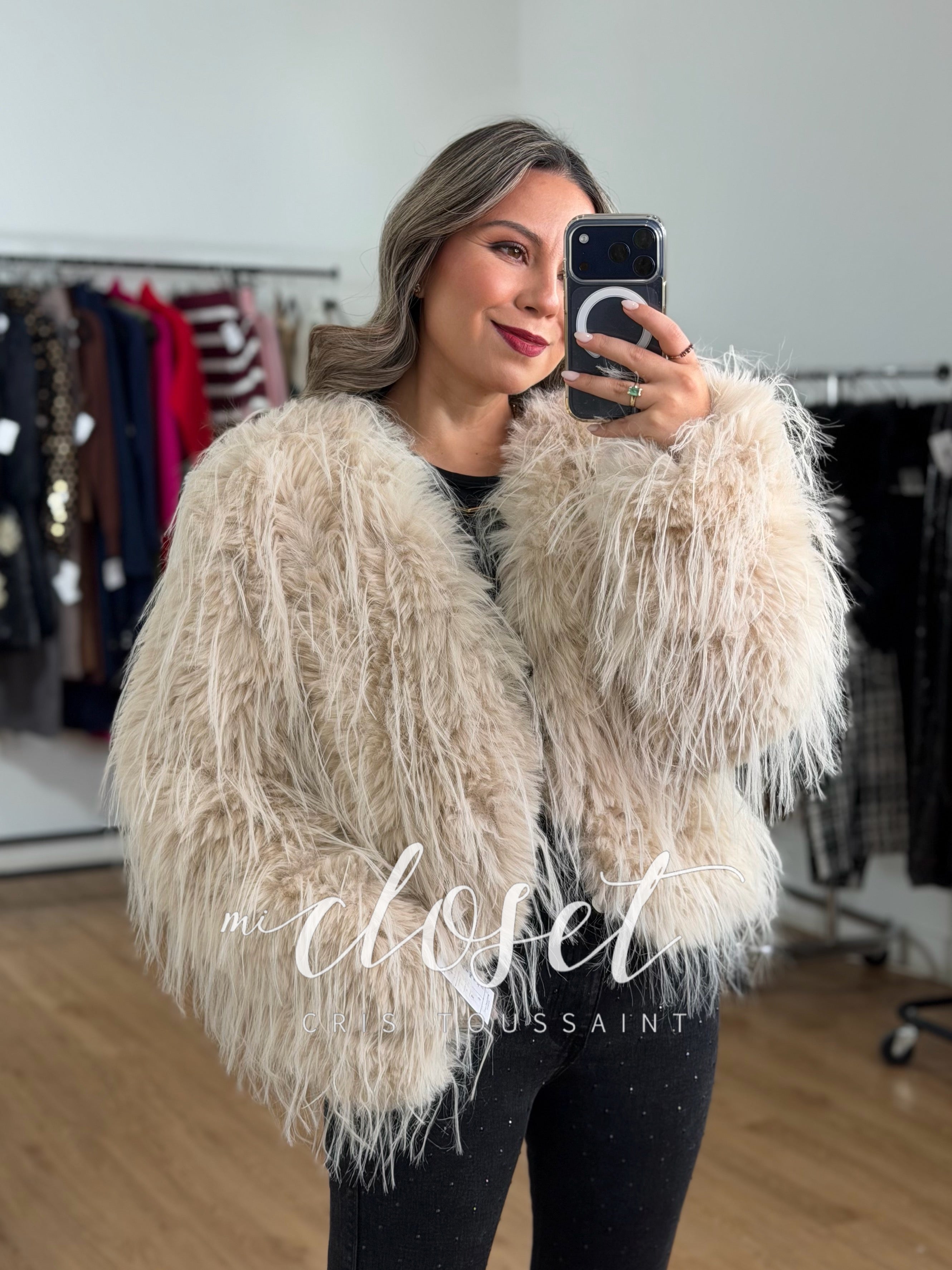 ABRIGO CORTO CON FORRO, SÚPER SUAVE