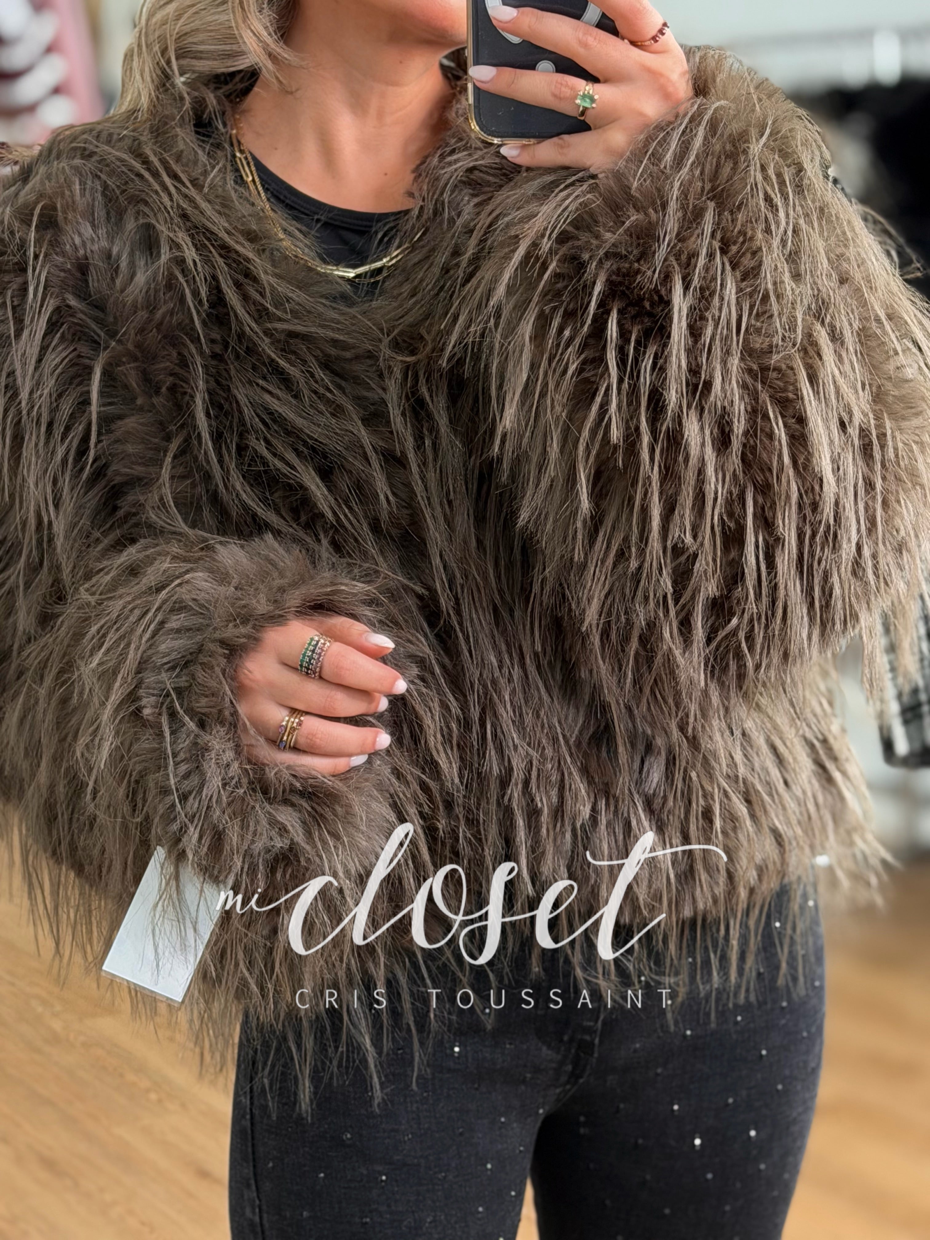 ABRIGO CORTO CON FORRO, SÚPER SUAVE