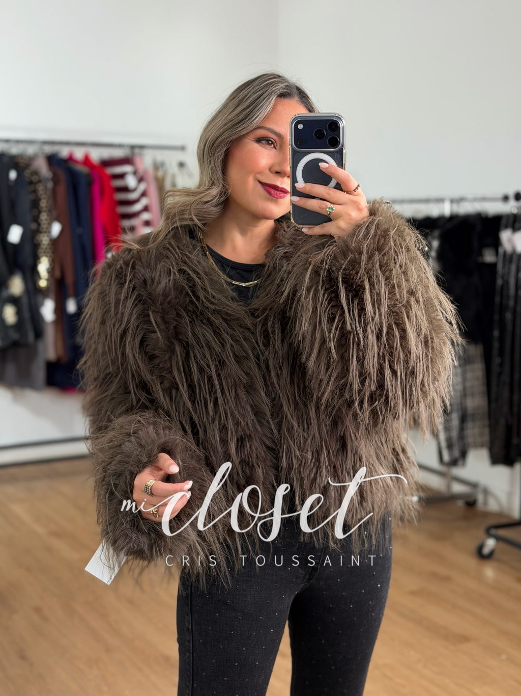 ABRIGO CORTO CON FORRO, SÚPER SUAVE