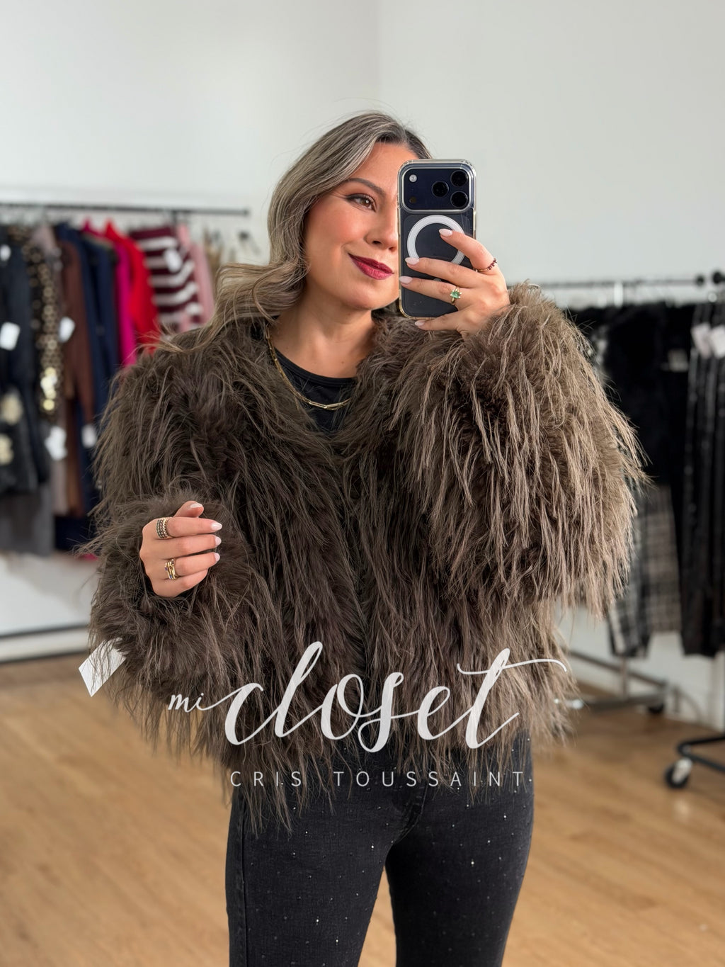 ABRIGO CORTO CON FORRO, SÚPER SUAVE