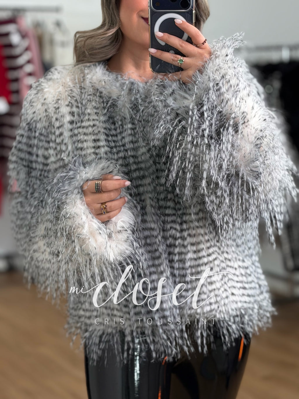 ABRIGO CORTO CON FORRO, SÚPER SUAVE