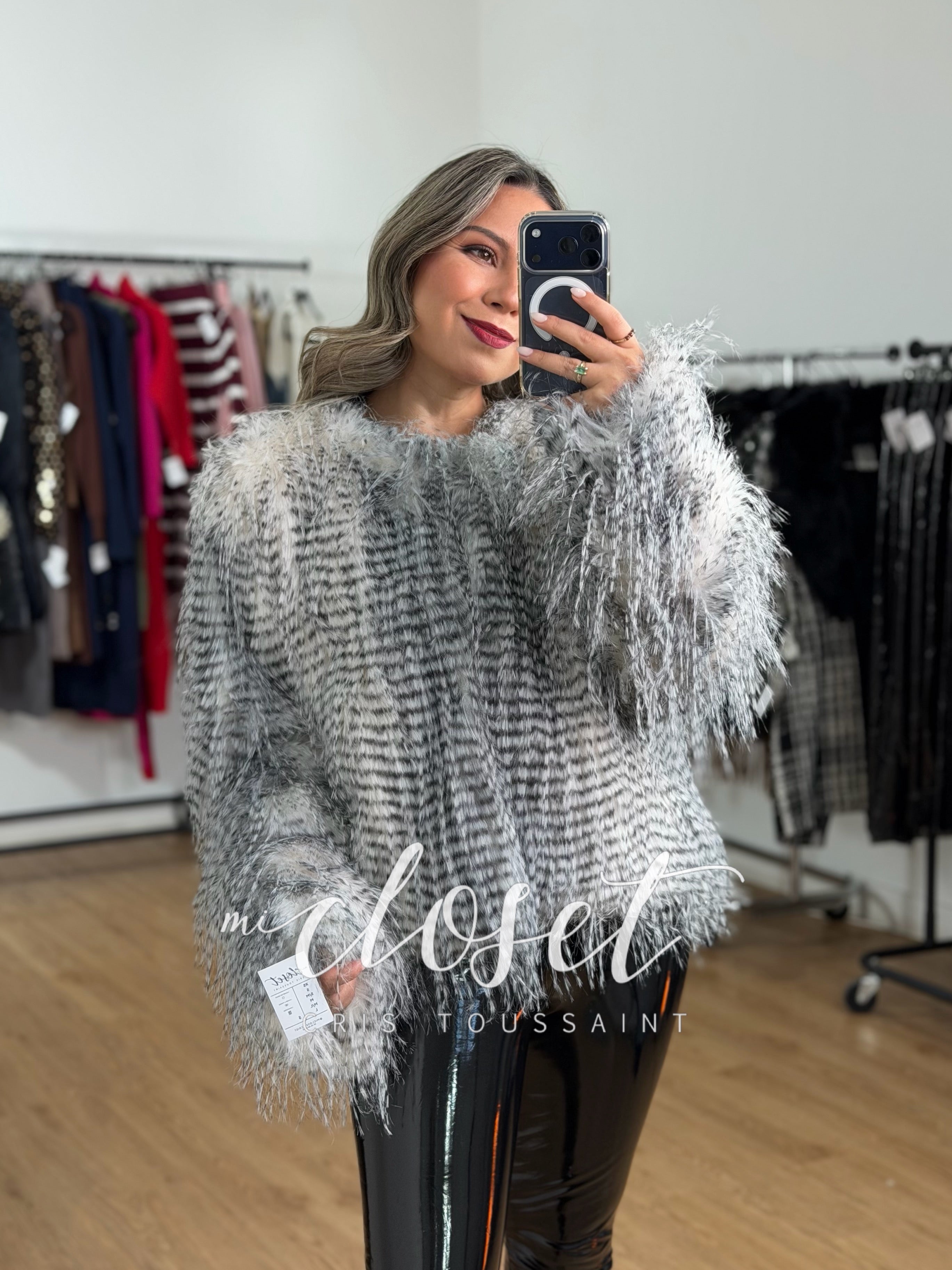 ABRIGO CORTO CON FORRO, SÚPER SUAVE