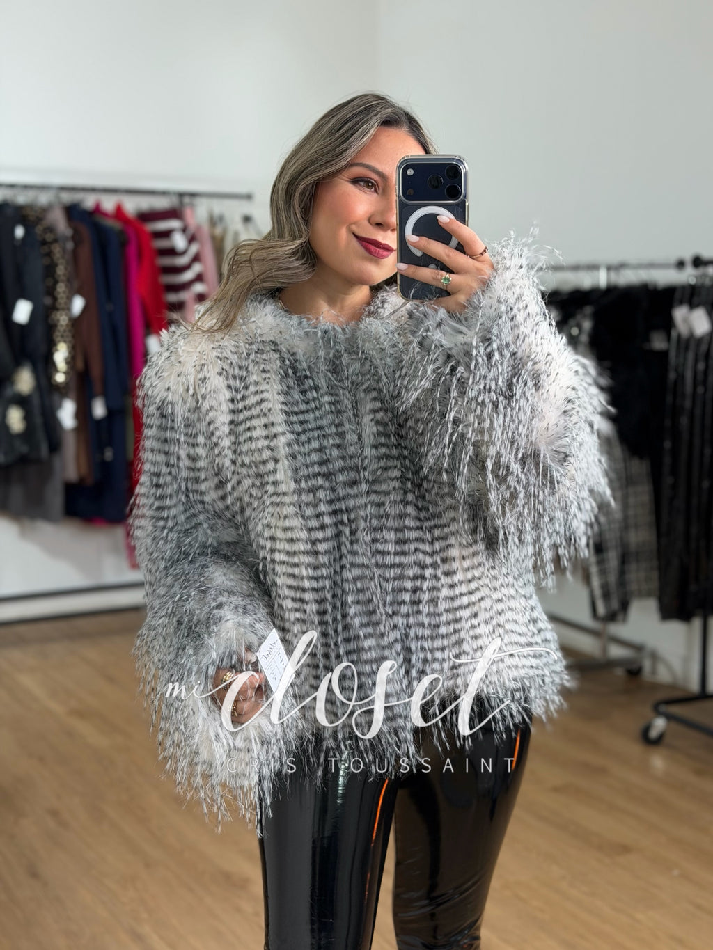 ABRIGO CORTO CON FORRO, SÚPER SUAVE