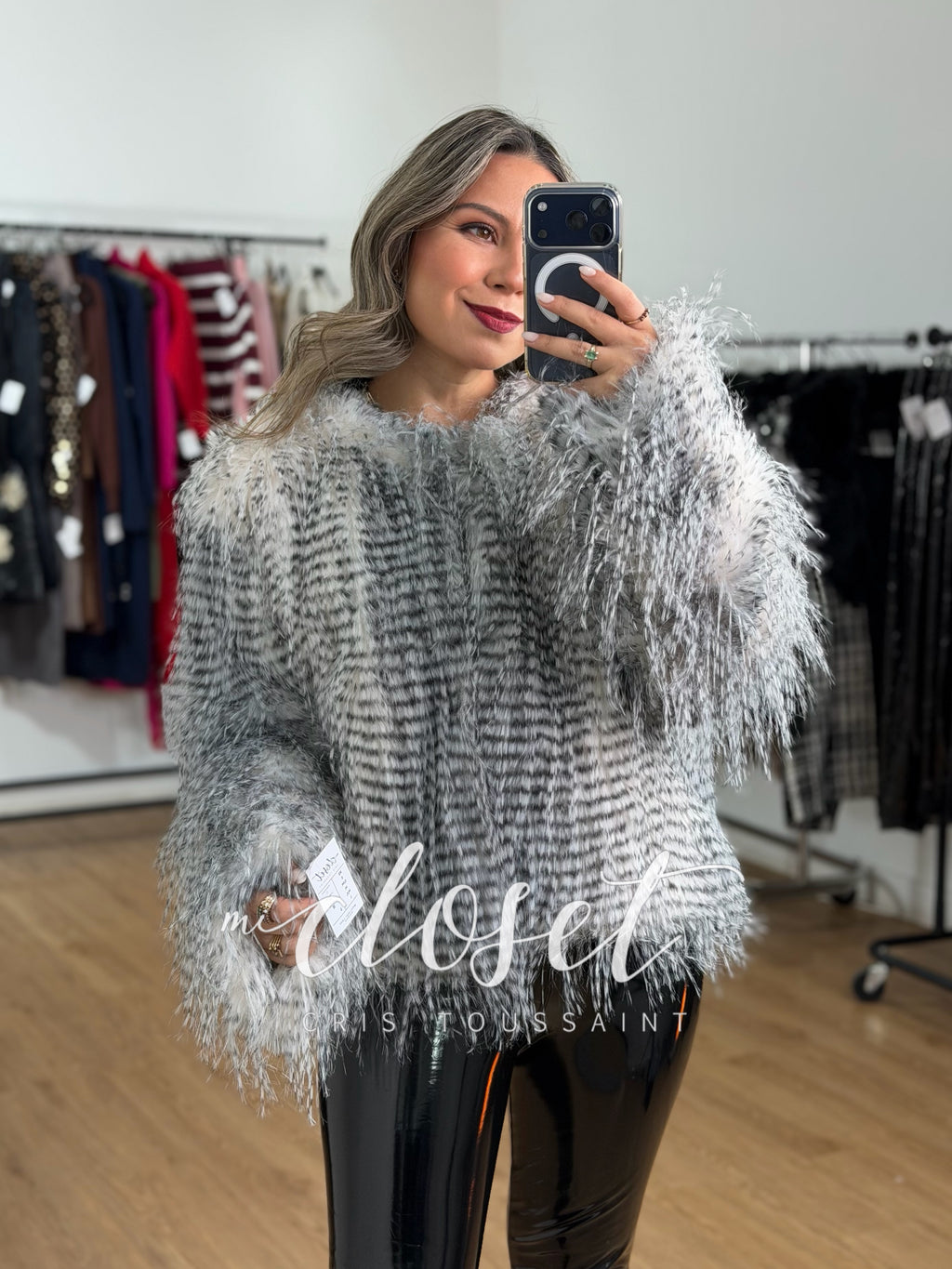 ABRIGO CORTO CON FORRO, SÚPER SUAVE