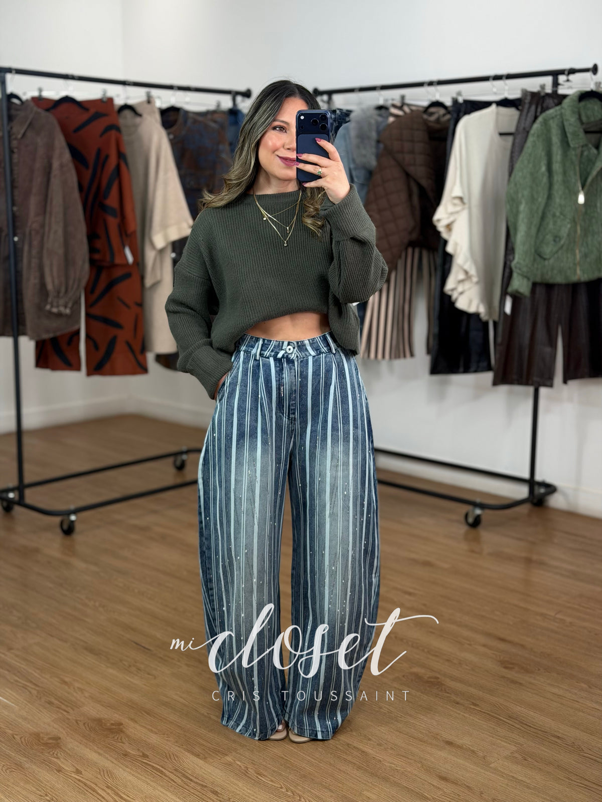 SWEATER DE PUNTO CORTO, SEMI GRUESO CON CUELLO REDONDO