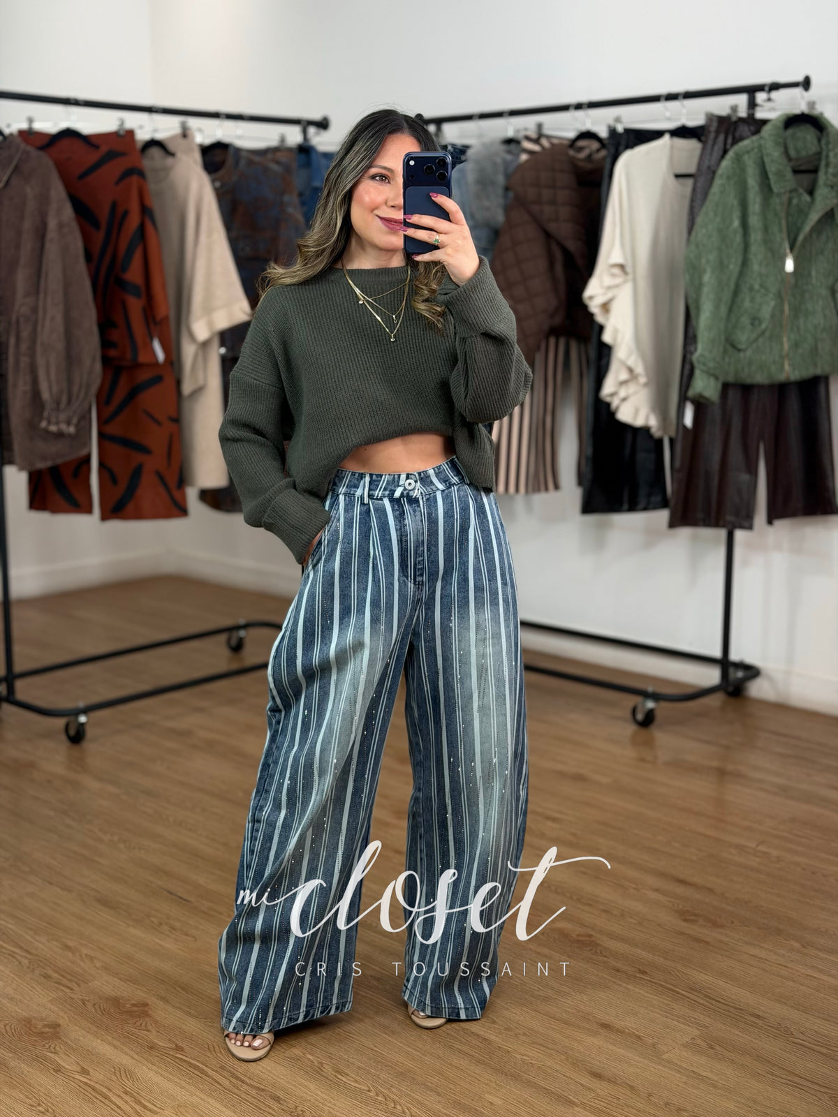 SWEATER DE PUNTO CORTO, SEMI GRUESO CON CUELLO REDONDO