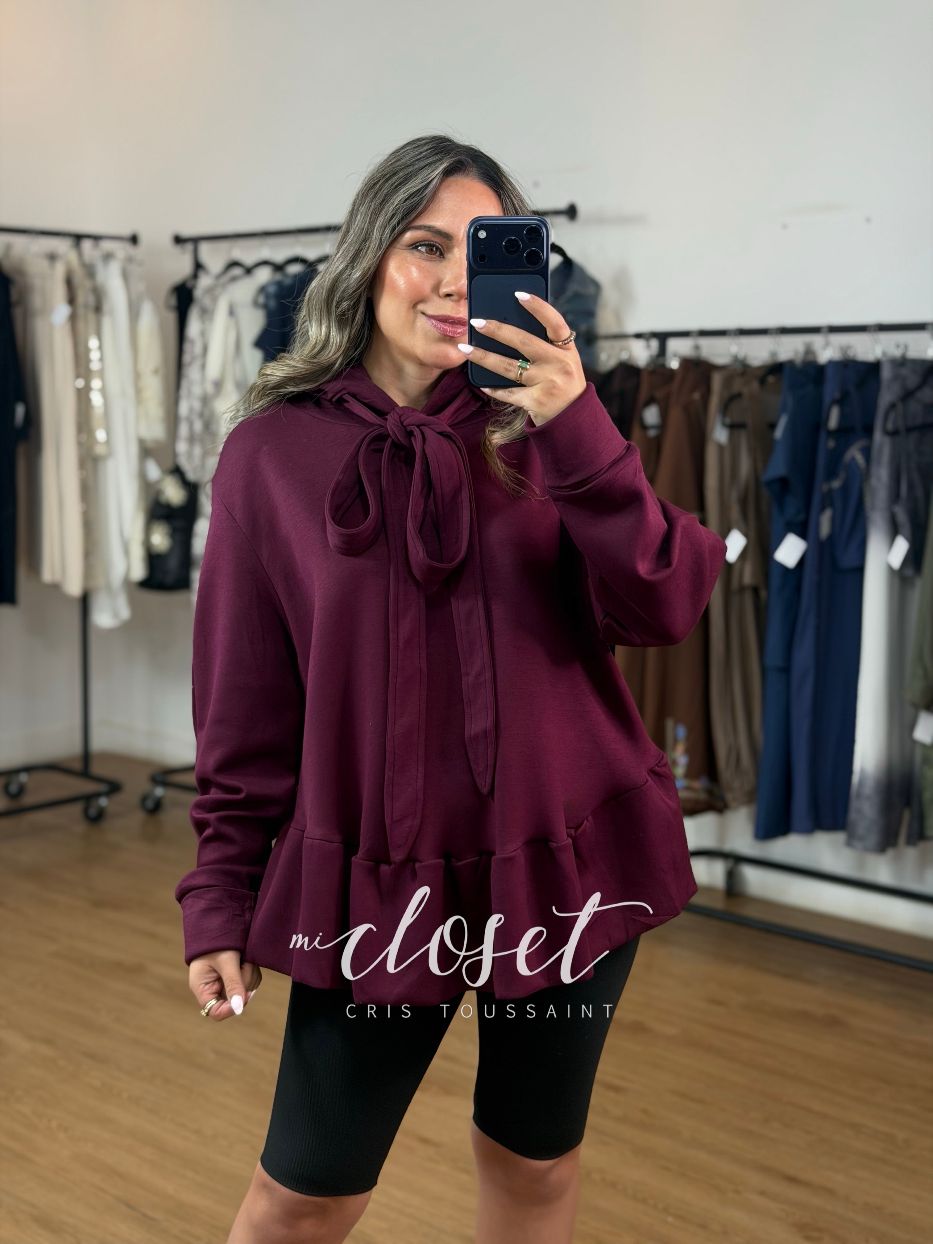 HOODIE CON OLÁN EN CINTURA Y GORRO; CINTA AJUSTABLE EN CUELLO