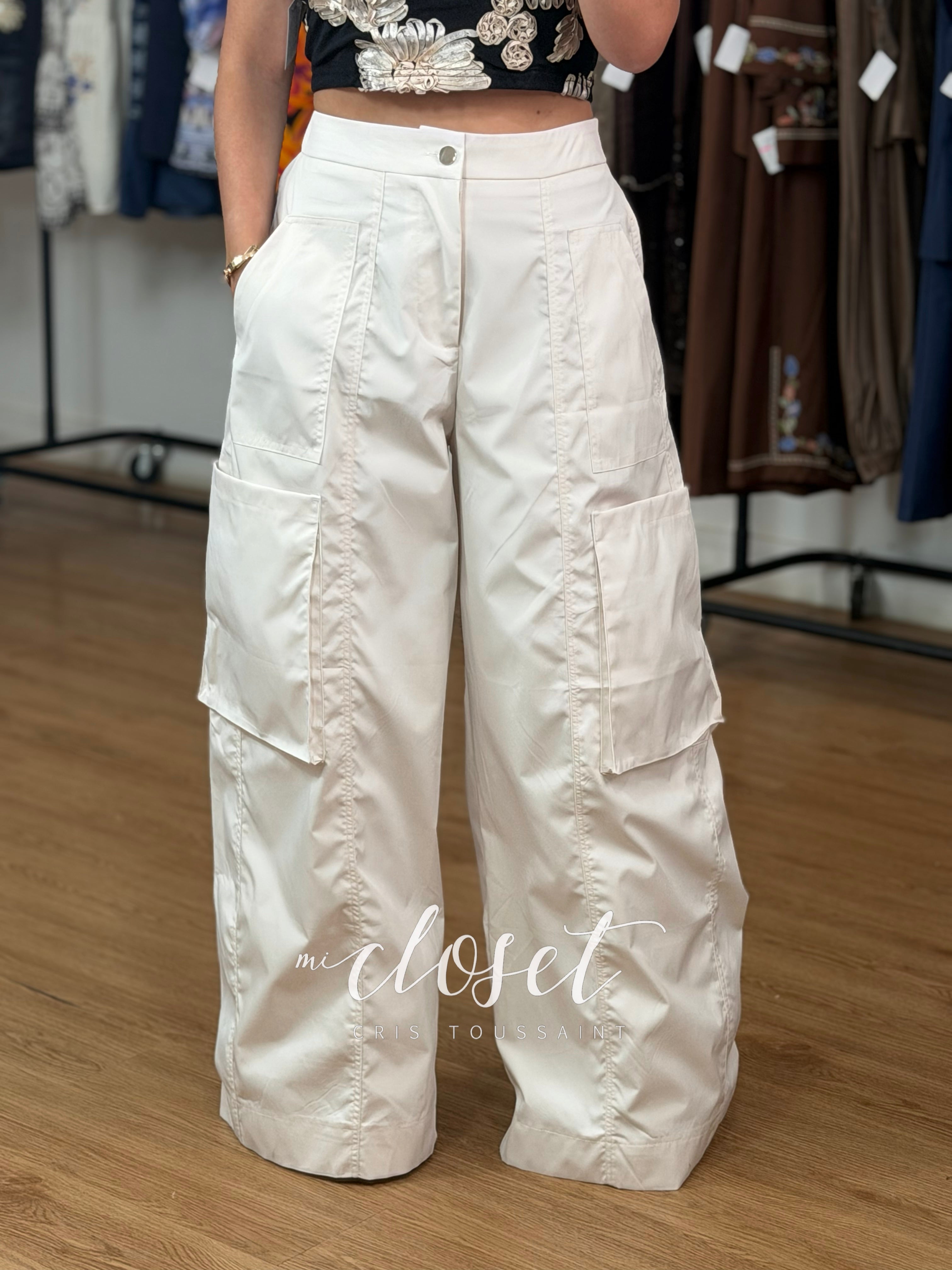 PANTALÓN CARGO TIPO IMPERMEABLE