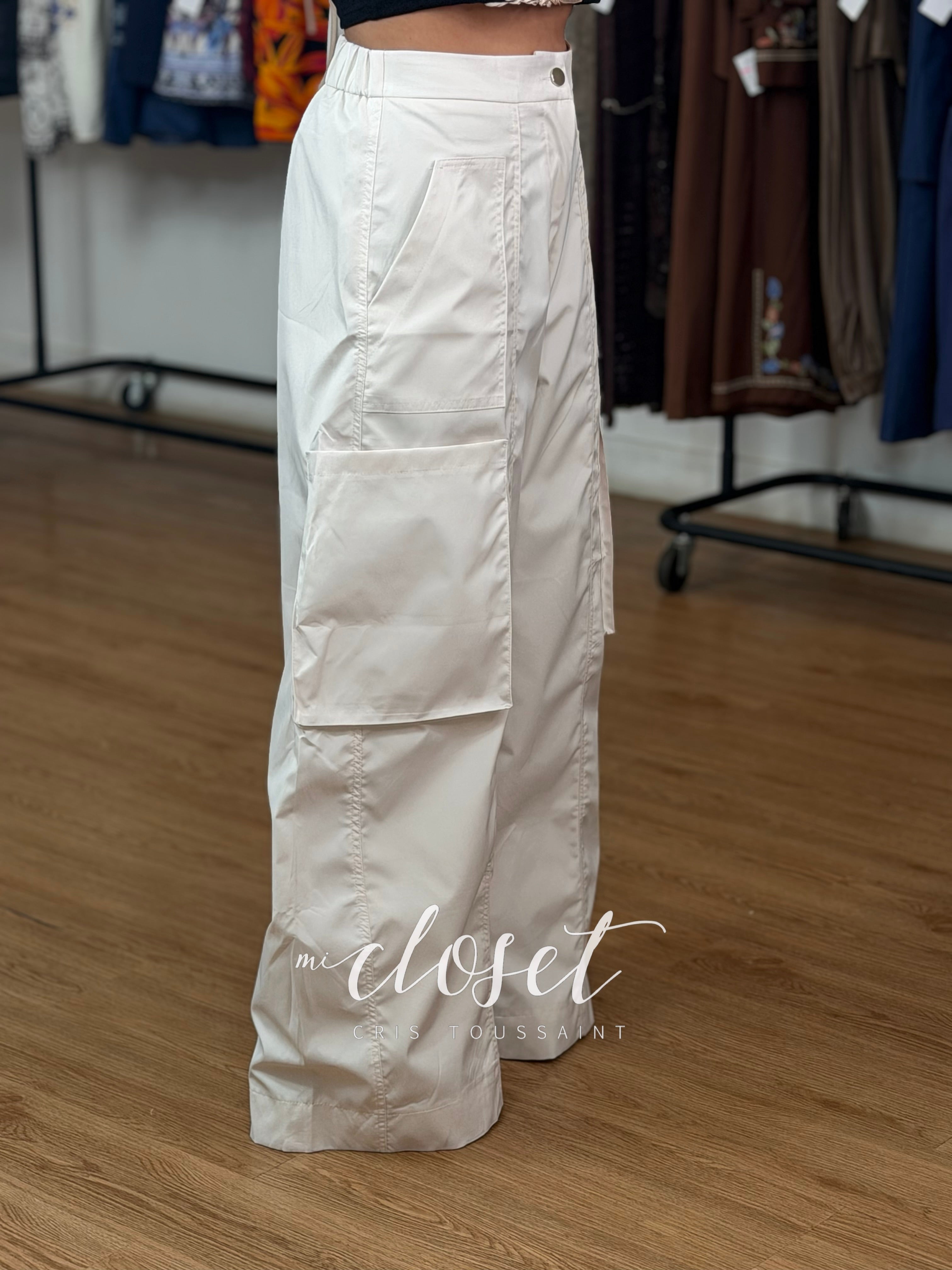 PANTALÓN CARGO TIPO IMPERMEABLE