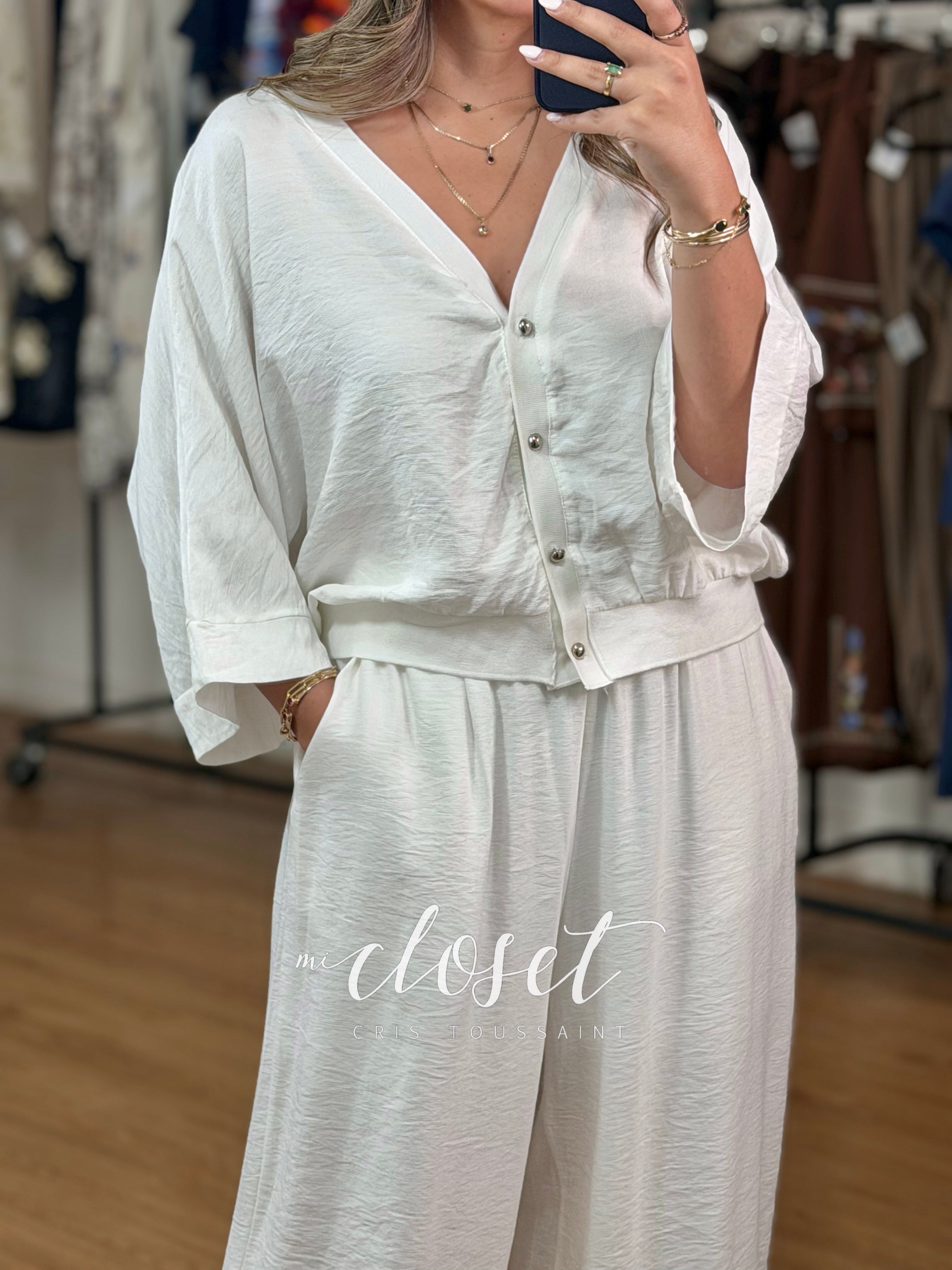 CONJUNTO LIGERO DE PANTALÓN Y BLUSA AMPLIA CON CUELLO V, MANGA MURCIÉLAGO Y RESORTE EN CINTURA