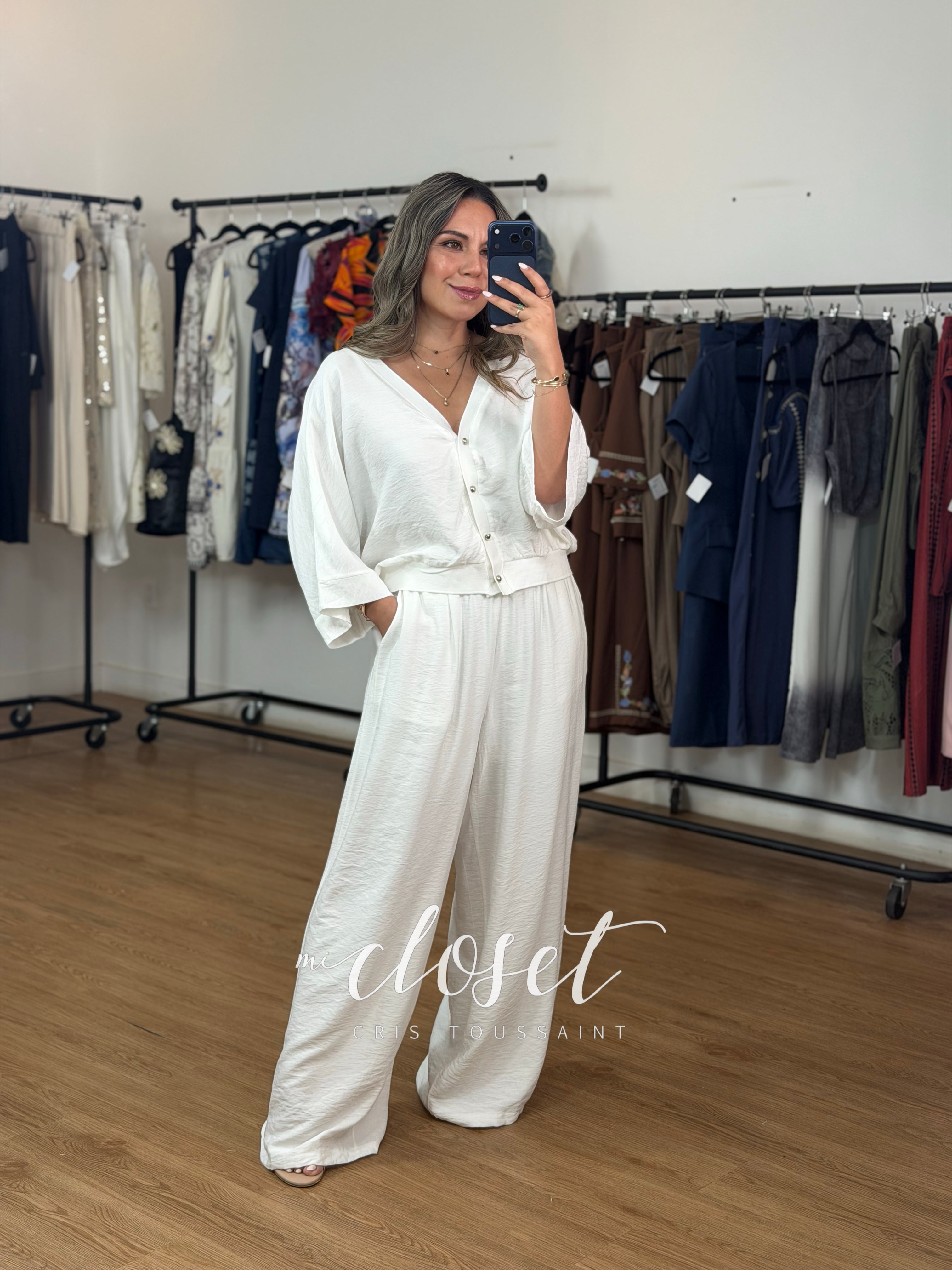 CONJUNTO LIGERO DE PANTALÓN Y BLUSA AMPLIA CON CUELLO V, MANGA MURCIÉLAGO Y RESORTE EN CINTURA