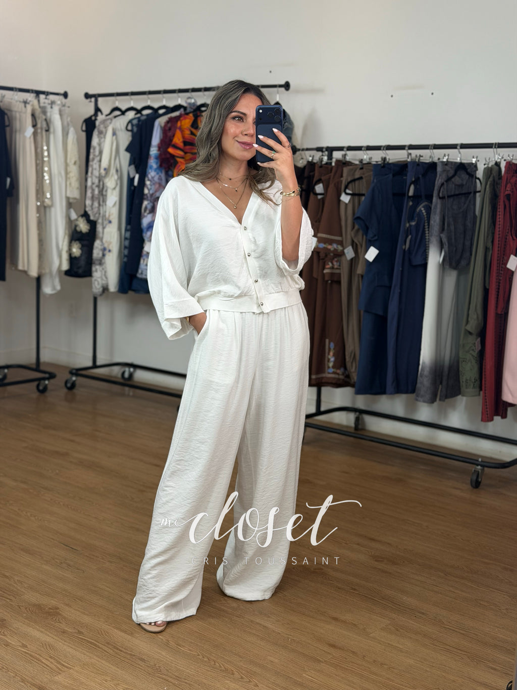 CONJUNTO LIGERO DE PANTALÓN Y BLUSA AMPLIA CON CUELLO V, MANGA MURCIÉLAGO Y RESORTE EN CINTURA