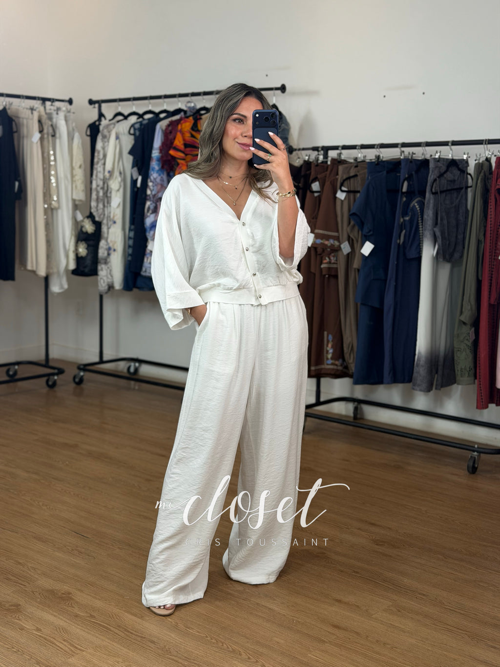 CONJUNTO LIGERO DE PANTALÓN Y BLUSA AMPLIA CON CUELLO V, MANGA MURCIÉLAGO Y RESORTE EN CINTURA