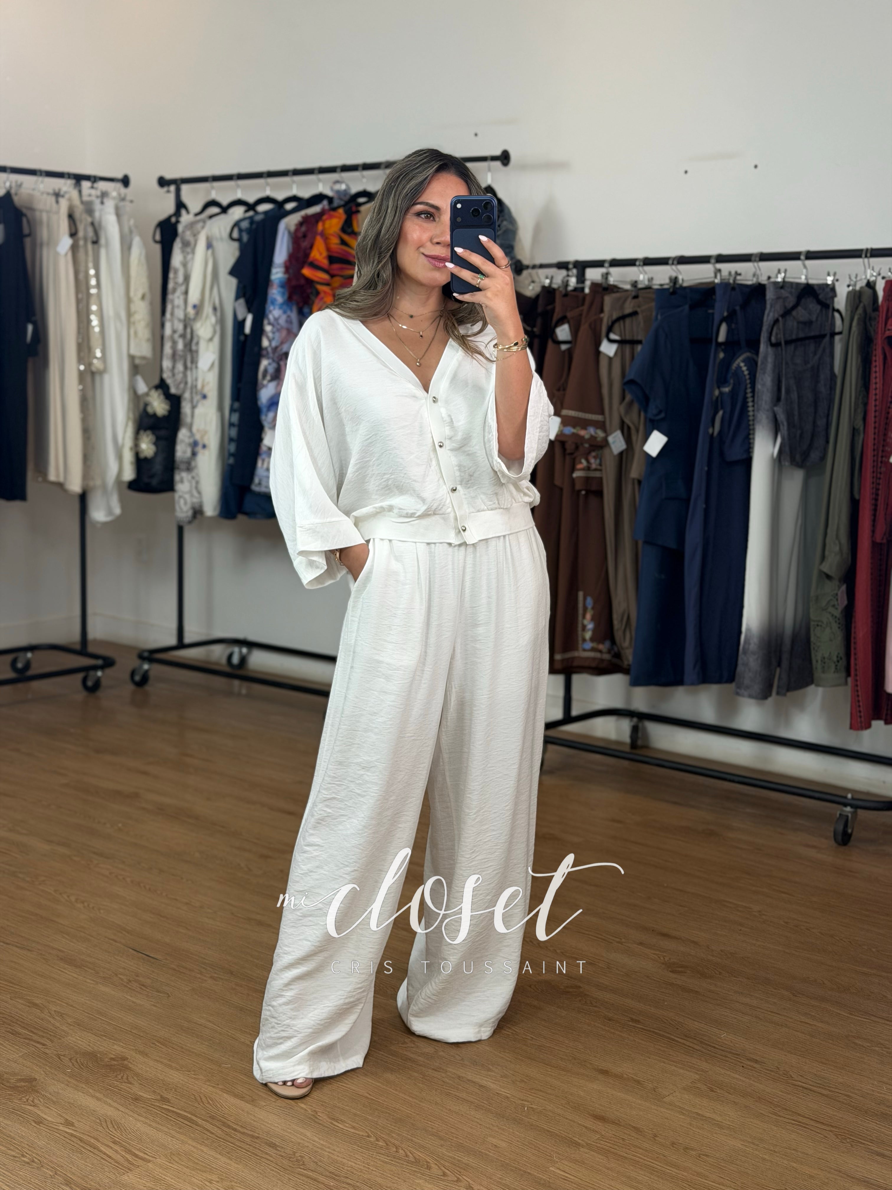 CONJUNTO LIGERO DE PANTALÓN Y BLUSA AMPLIA CON CUELLO V, MANGA MURCIÉLAGO Y RESORTE EN CINTURA