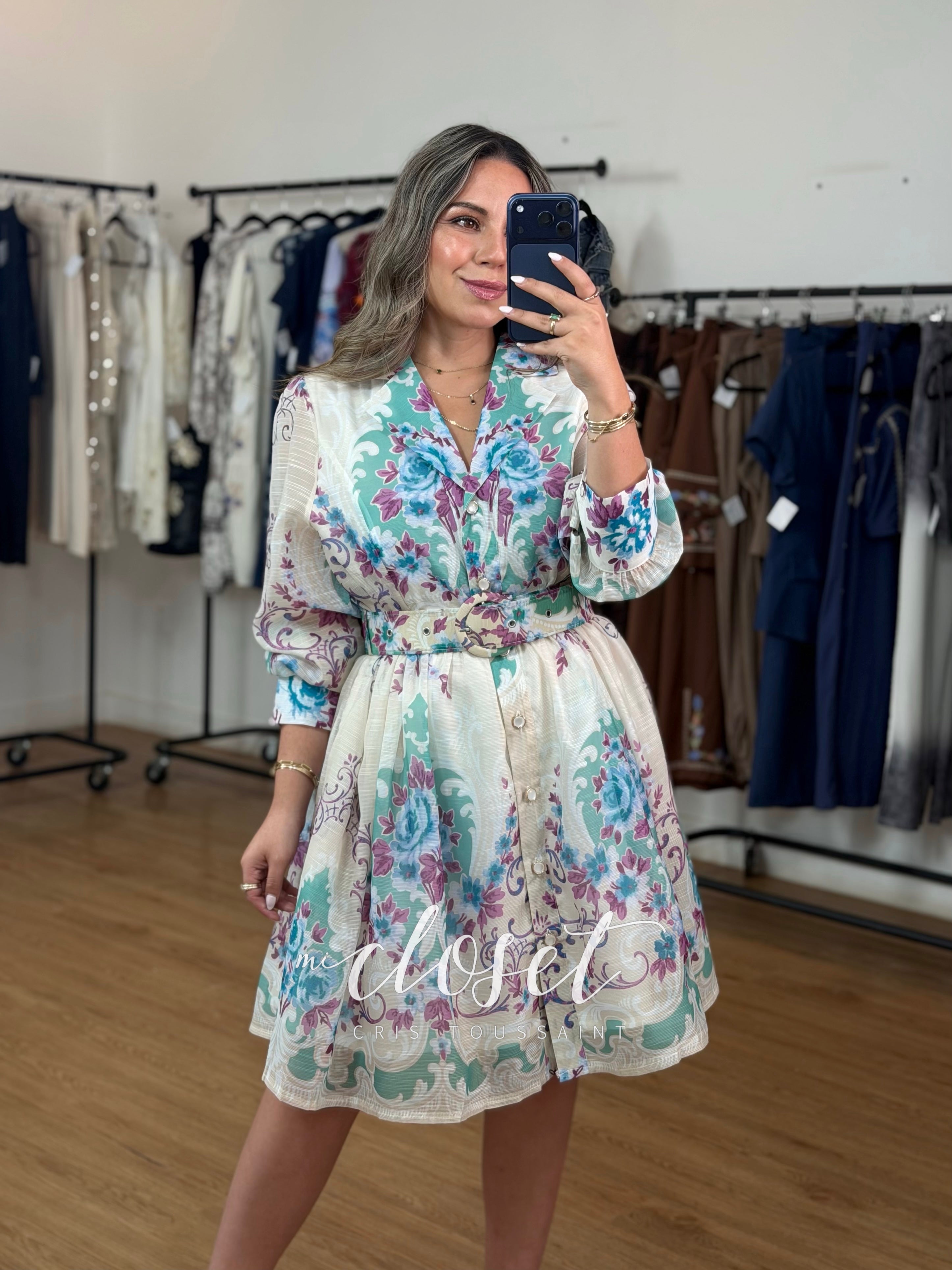 VESTIDO LIGERO VAPOROSO CON BOLSAS Y CINTURÓN