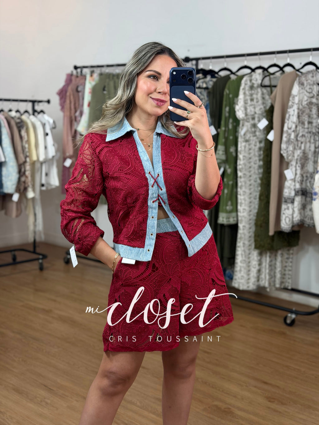 CONJUNTO DE SHORT CON CHAMARRITA, CALADO, DOBLE TEXTURA, CON FORRO Y AGUJETA AJUSTABLE EN SOLAPA