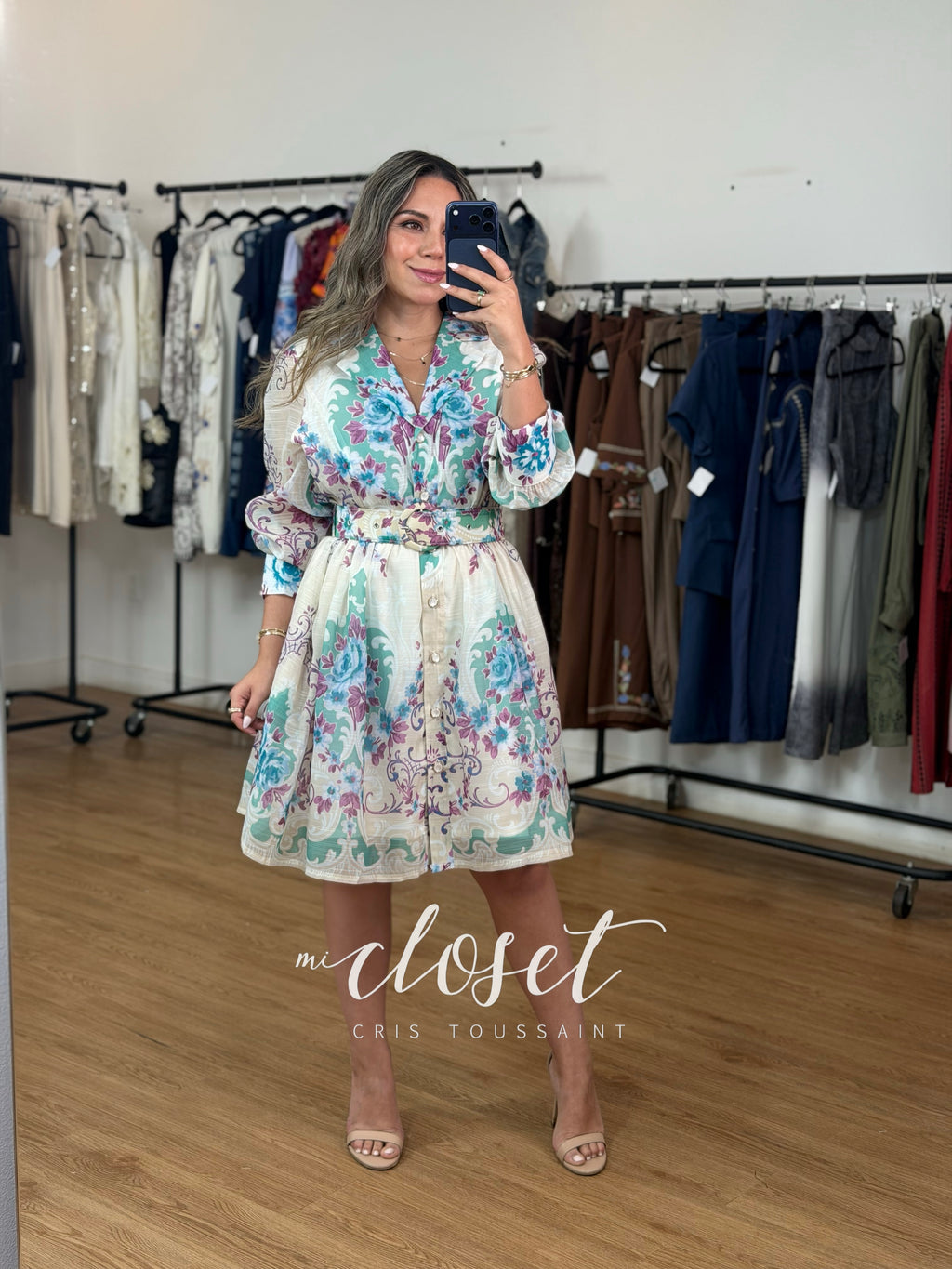 VESTIDO LIGERO VAPOROSO CON BOLSAS Y CINTURÓN