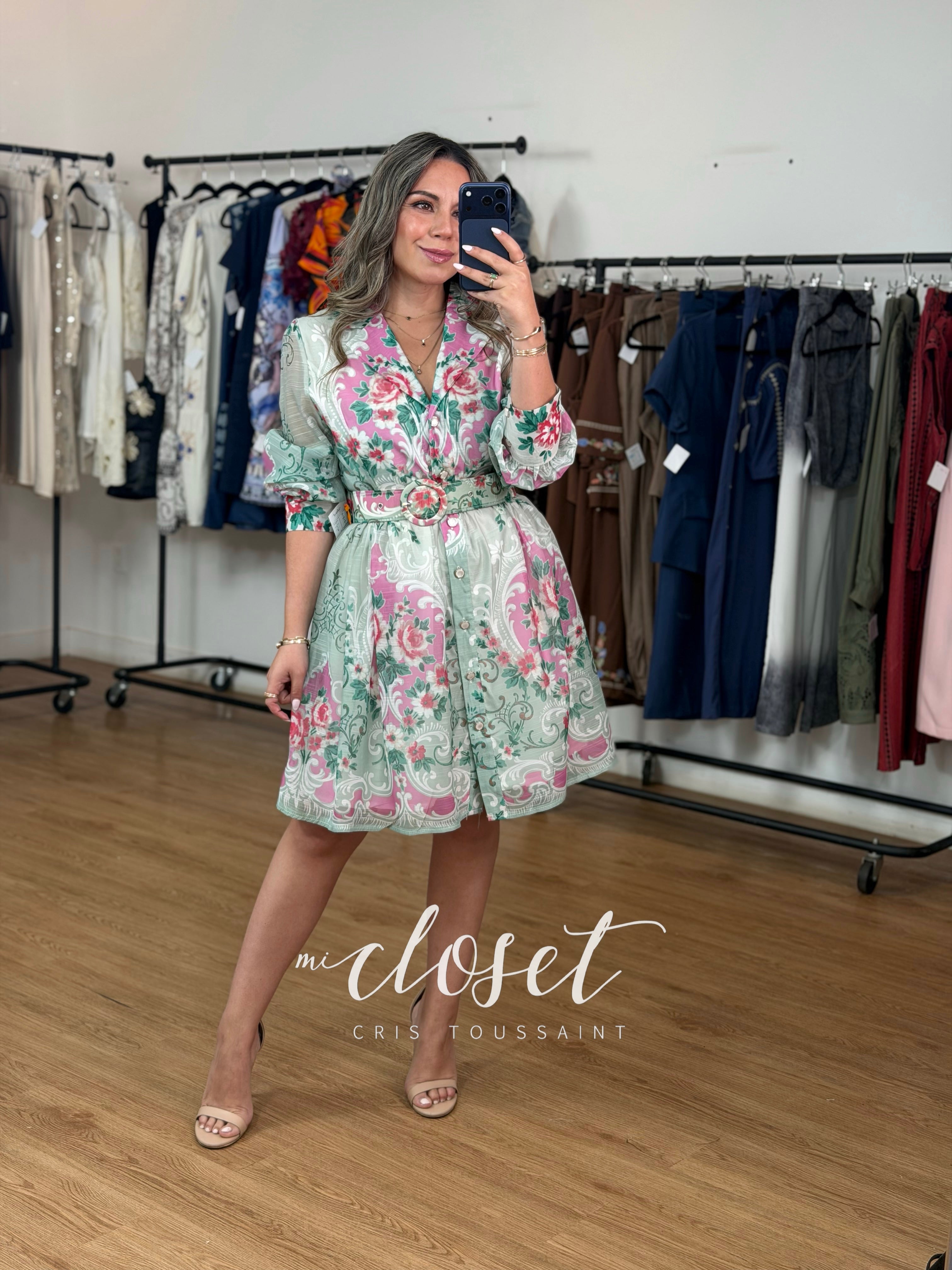 VESTIDO LIGERO VAPOROSO CON BOLSAS Y CINTURÓN