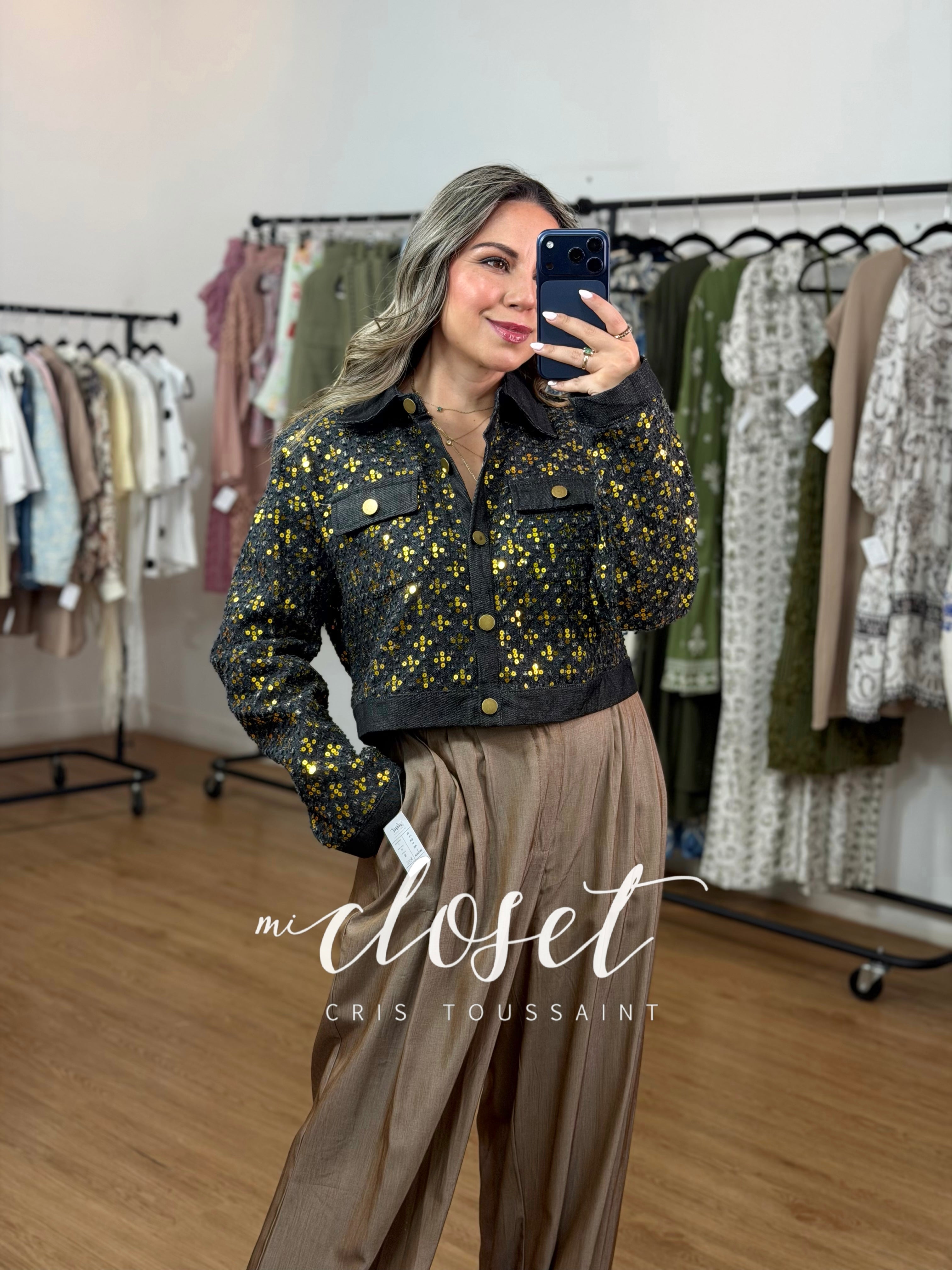 CHAMARRITA DE MEZCLILLA OVERSIZED CON LENTEJUELA DORADA