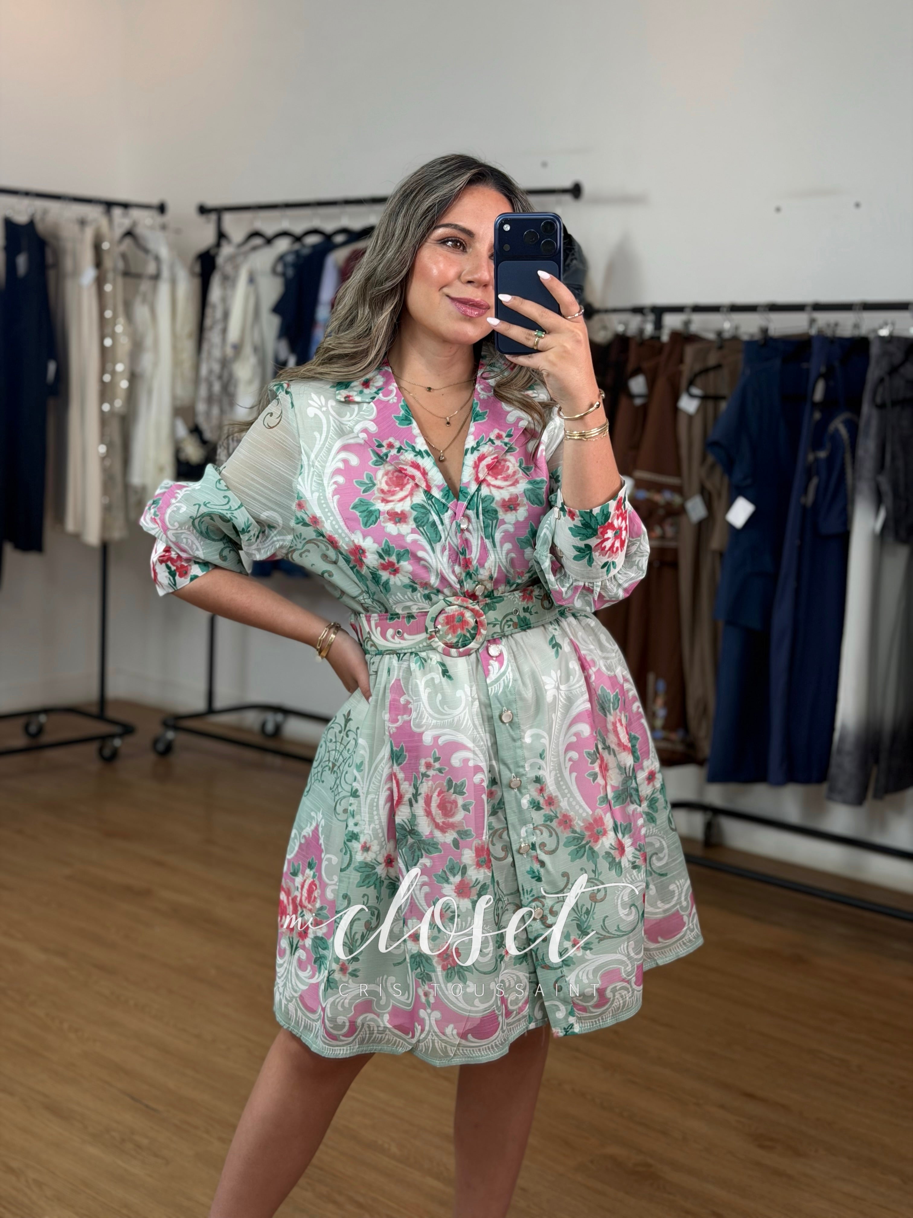 VESTIDO LIGERO VAPOROSO CON BOLSAS Y CINTURÓN