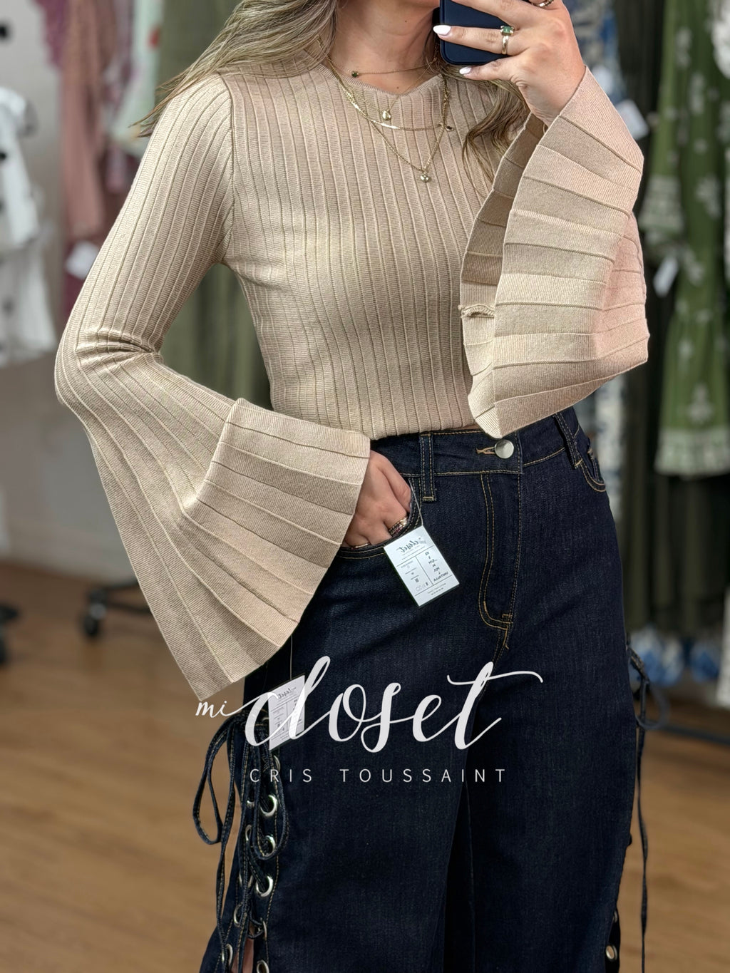 SWEATER TABLEADO CON MANGA ACAMPANADA