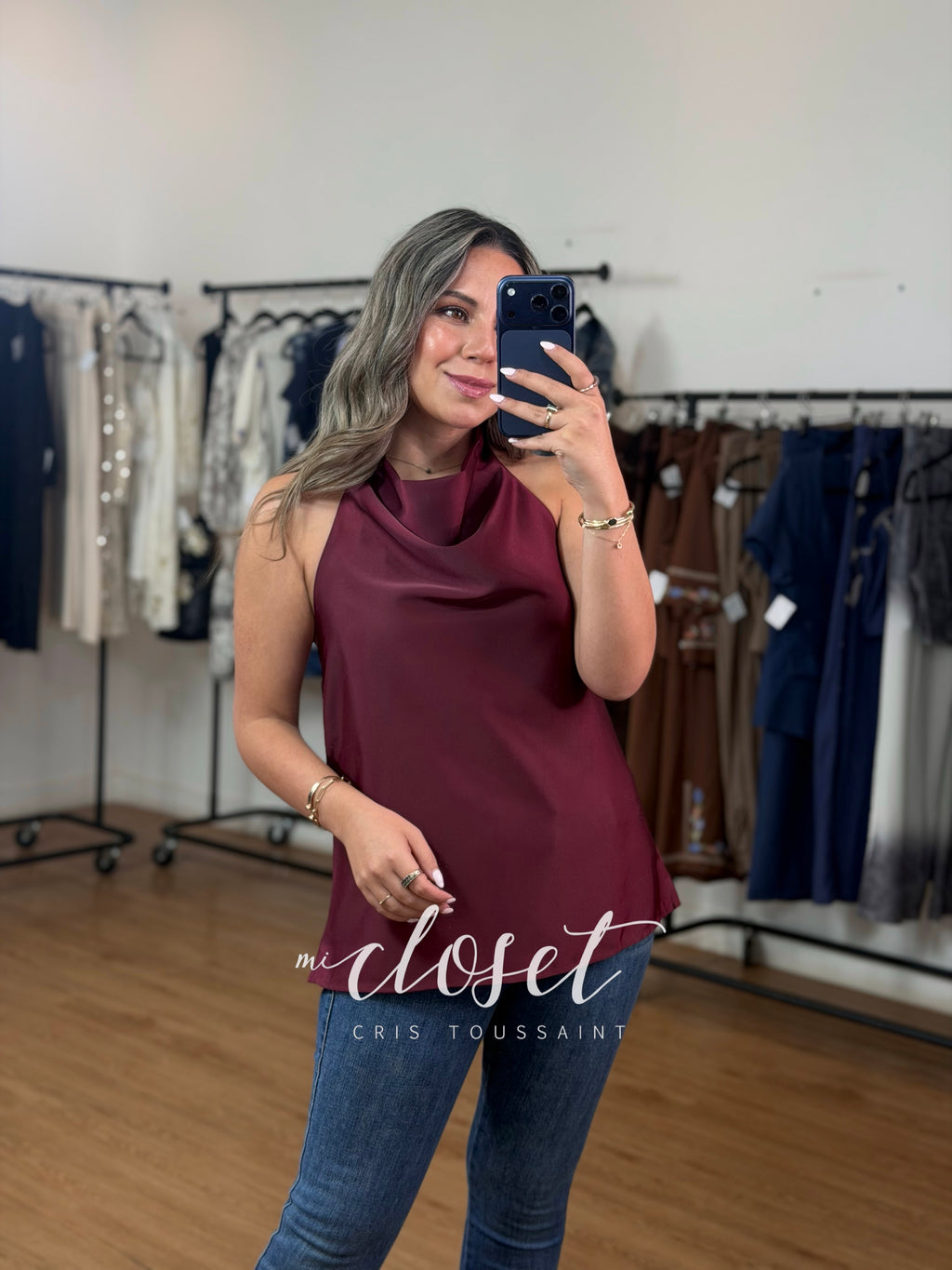 BLUSA TIPO HALTER SATINADA, CON ESPALDA DESCUBIERTA
