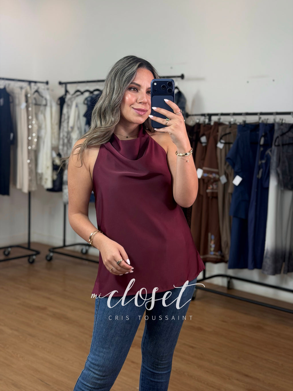 BLUSA TIPO HALTER SATINADA, CON ESPALDA DESCUBIERTA