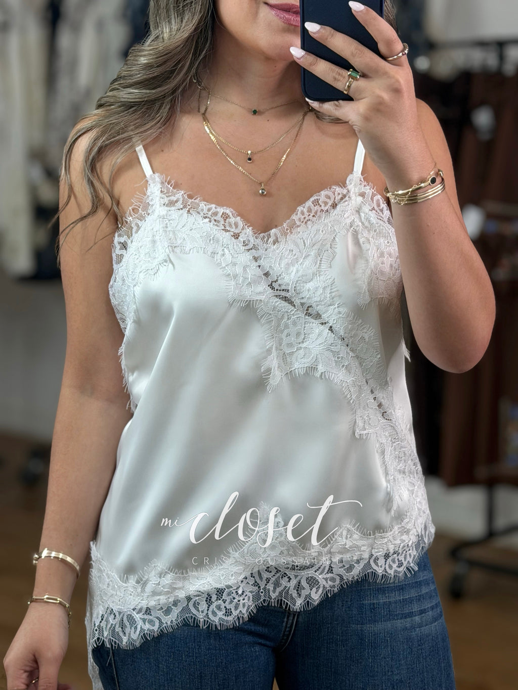 BLUSA DE TIRANTES SATINADA, CON DETALLES BORDADOS Y ENCAJE