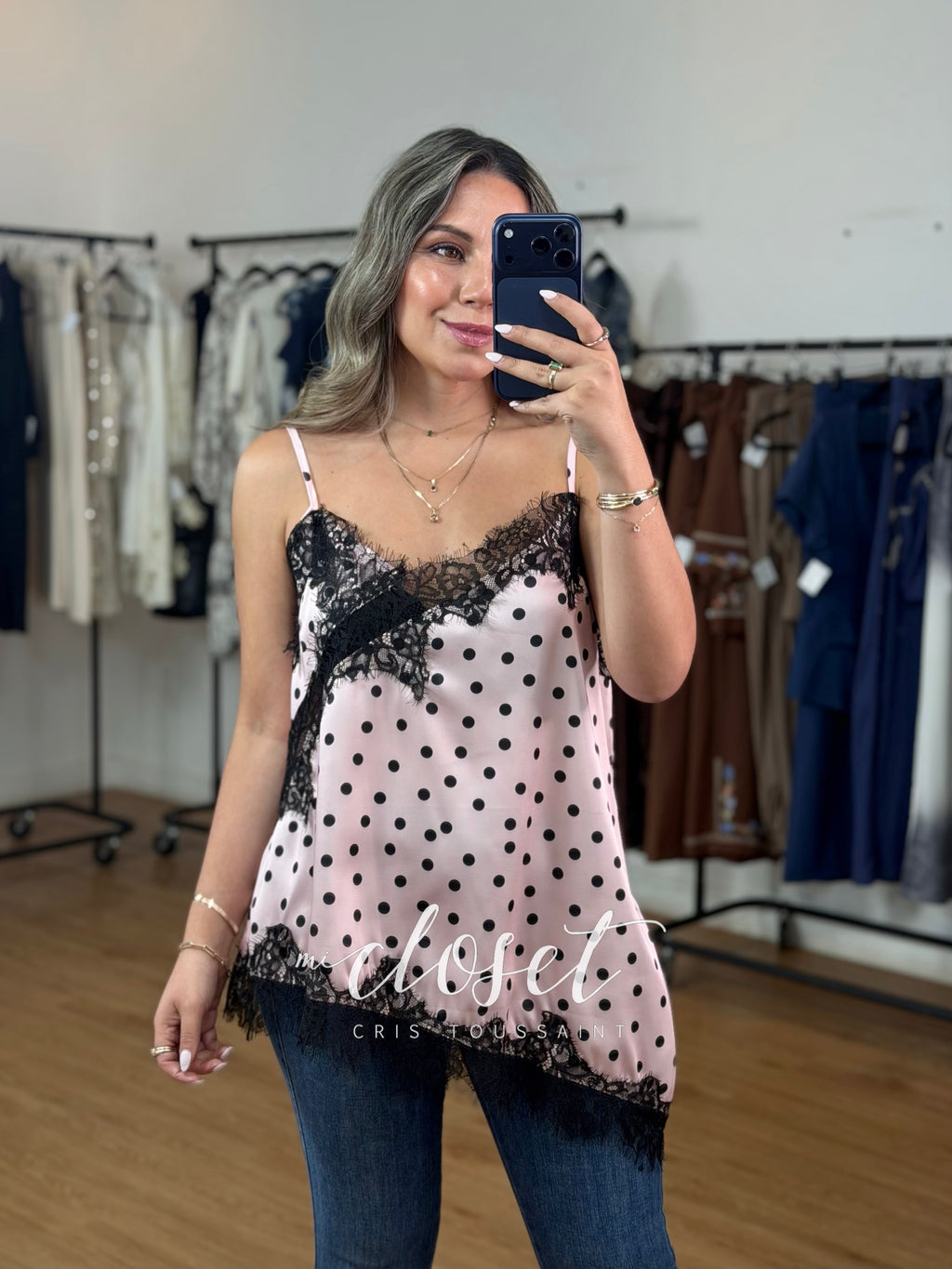 BLUSA DE TIRANTES SATINADA, CON DETALLES BORDADOS Y ENCAJE