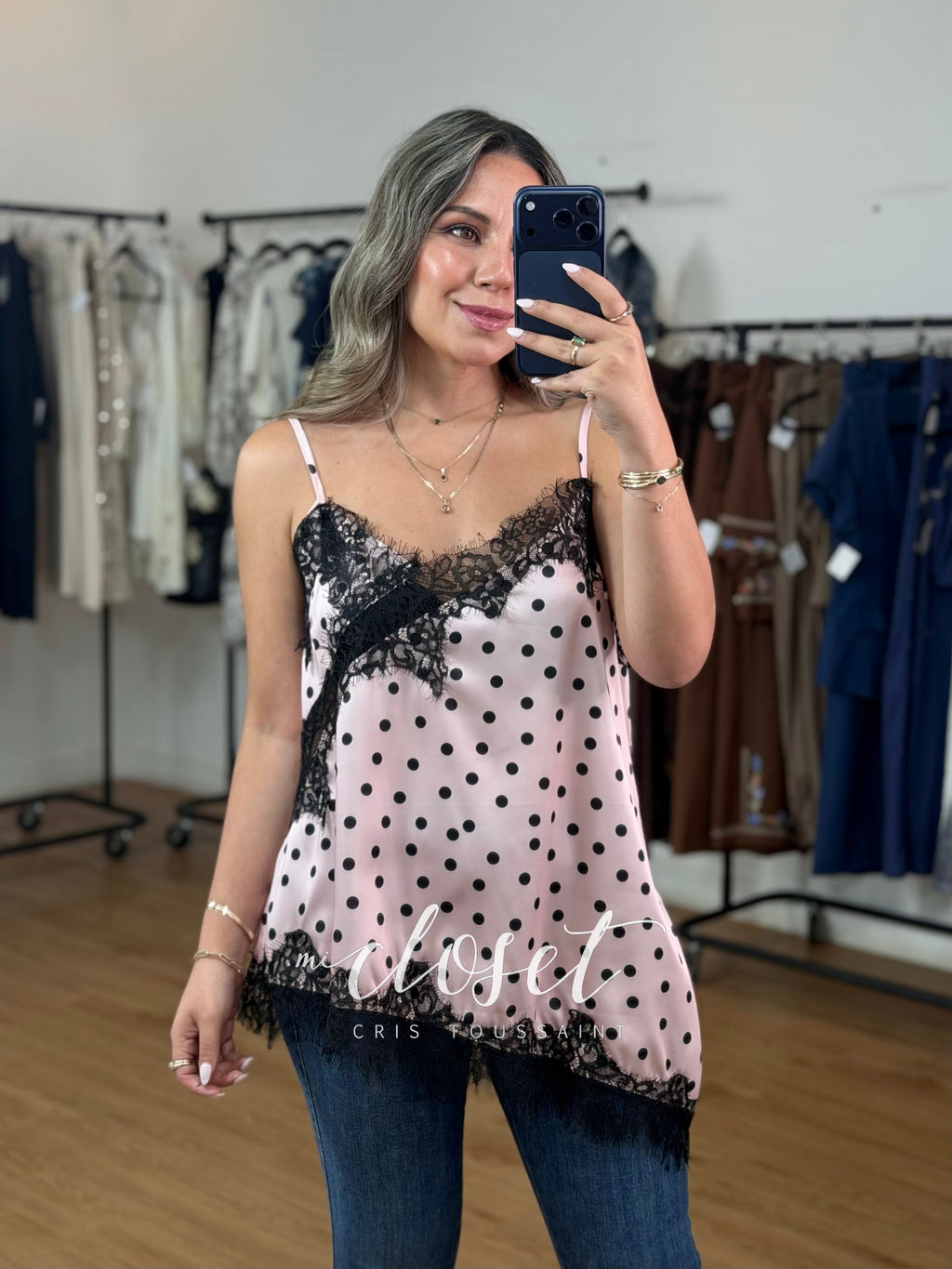 BLUSA DE TIRANTES SATINADA, CON DETALLES BORDADOS Y ENCAJE