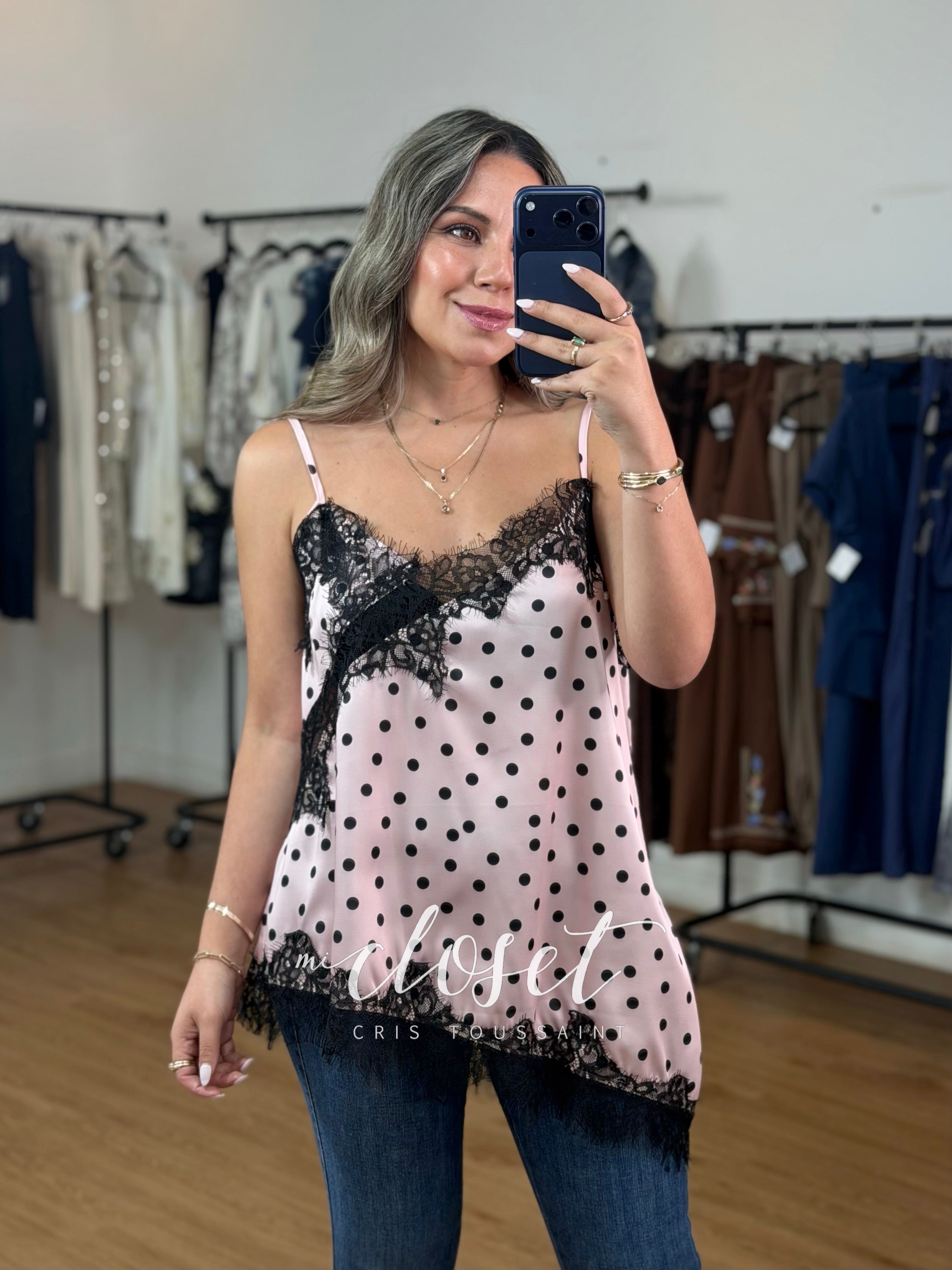 BLUSA DE TIRANTES SATINADA, CON DETALLES BORDADOS Y ENCAJE
