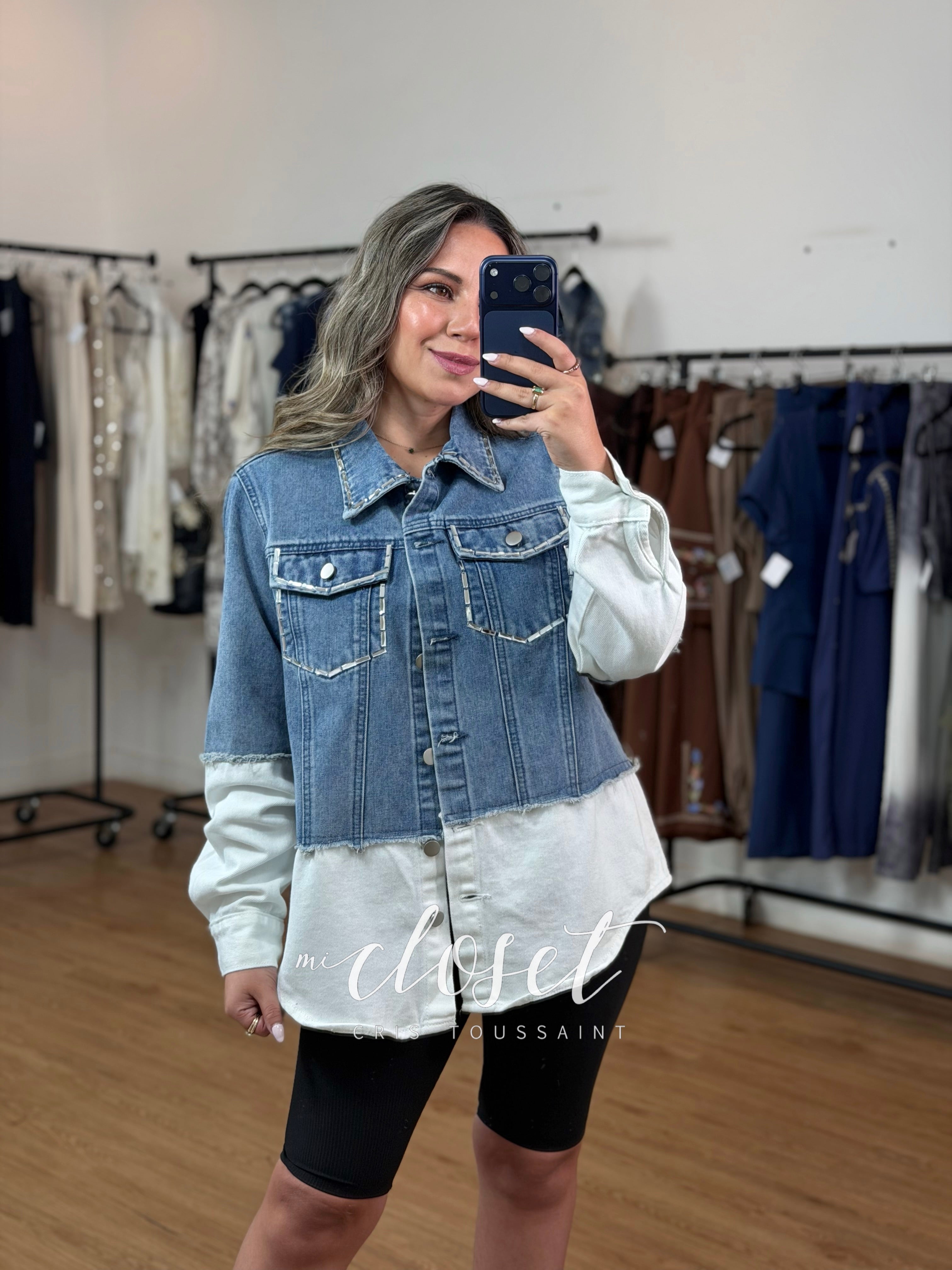 CHAMARRA OVERSIZED DOBLE TEXTURA CON CRISTALES TIPO ESPEJO EN BOLSAS Y CUELLO