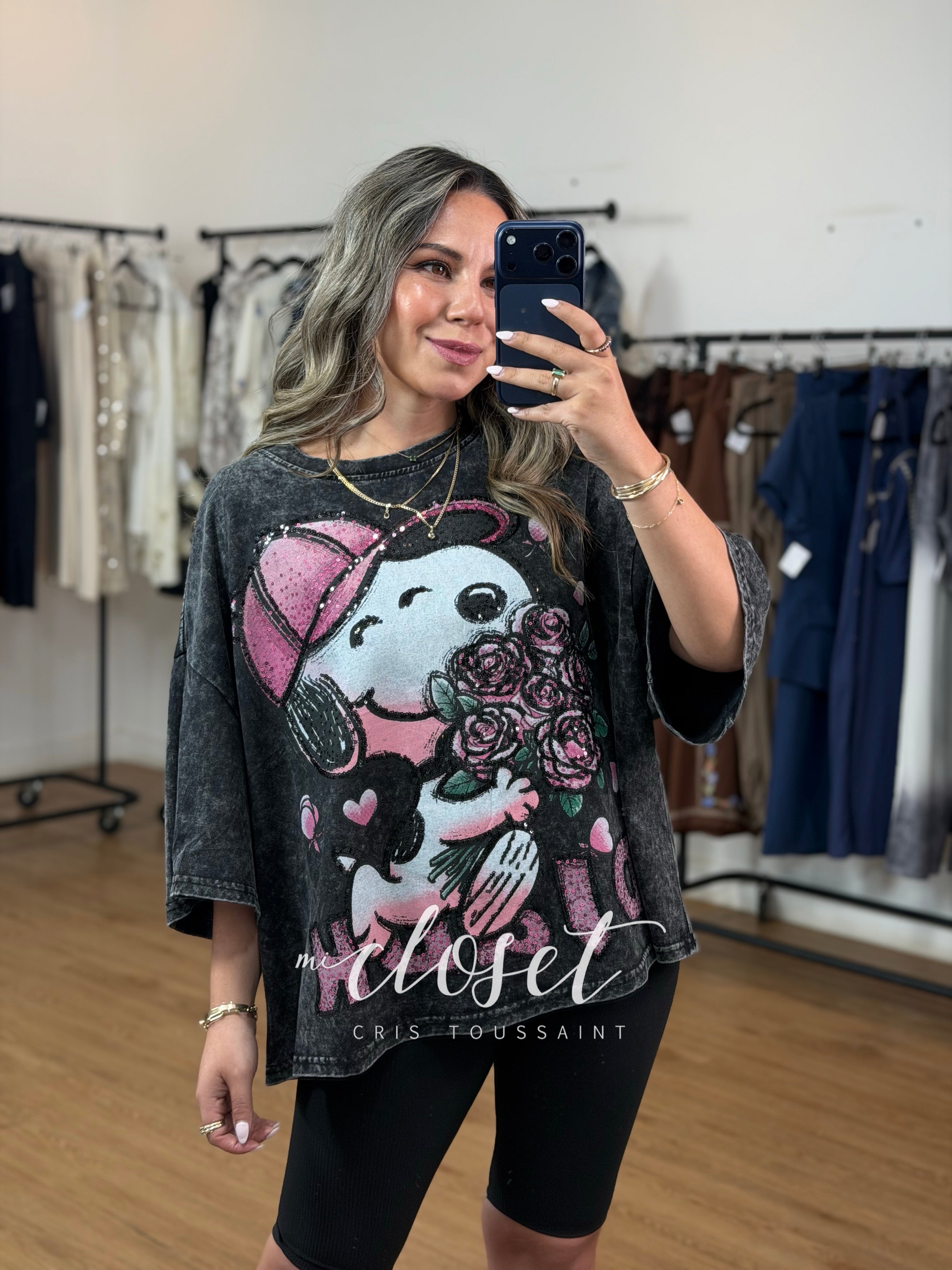 TEESHIRT OVERSIZED CON ESTAMPADO DE SNOOPY EN LENTEJUELA
