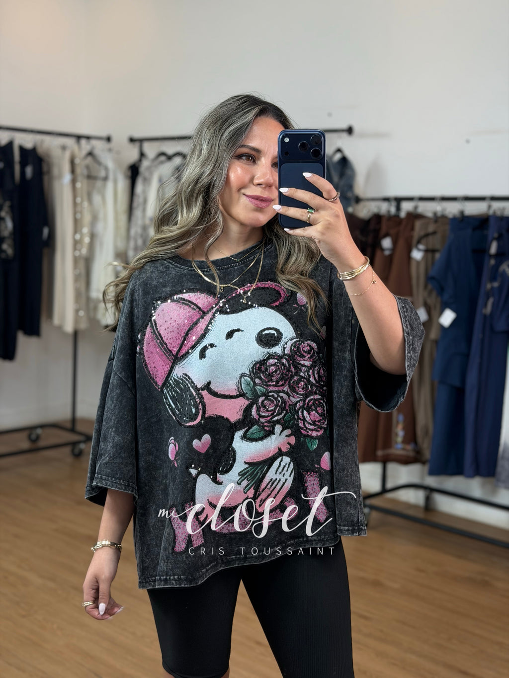 TEESHIRT OVERSIZED CON ESTAMPADO DE SNOOPY EN LENTEJUELA