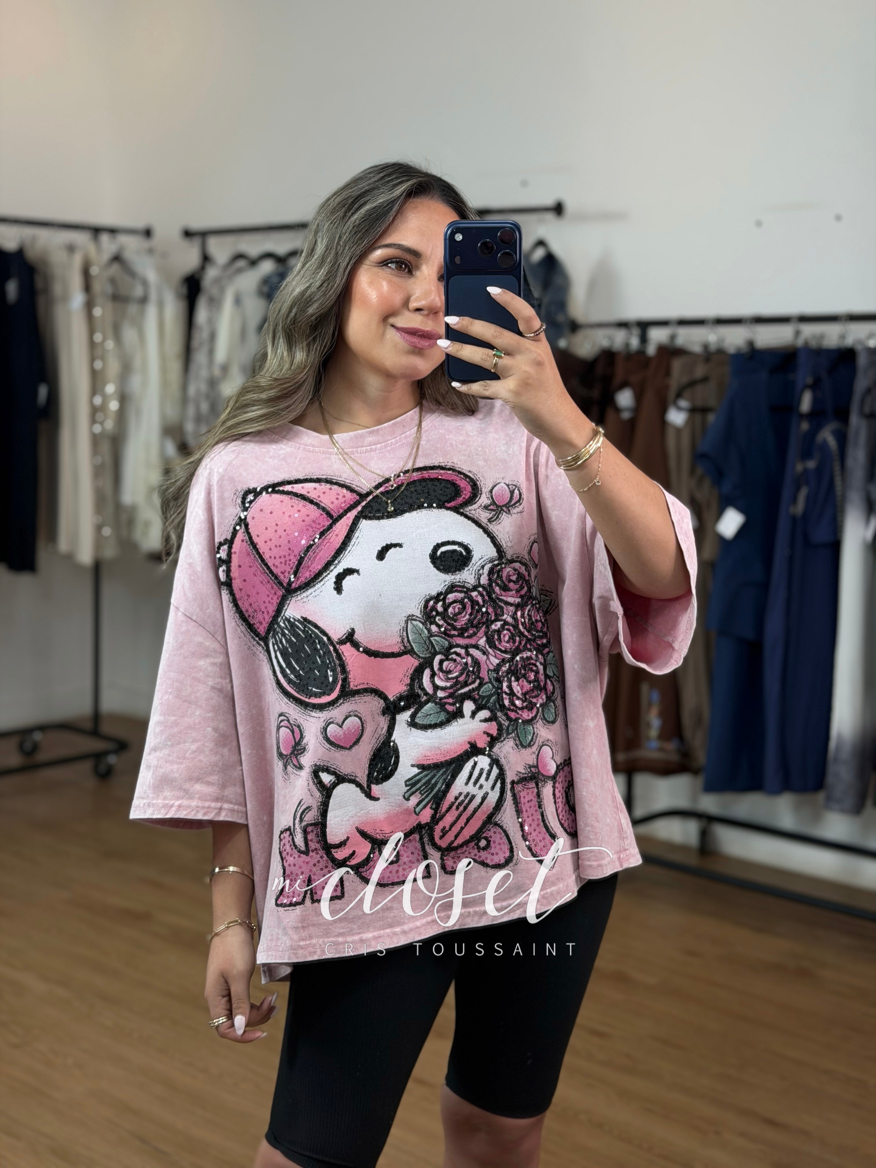 TEESHIRT OVERSIZED CON ESTAMPADO DE SNOOPY EN LENTEJUELA