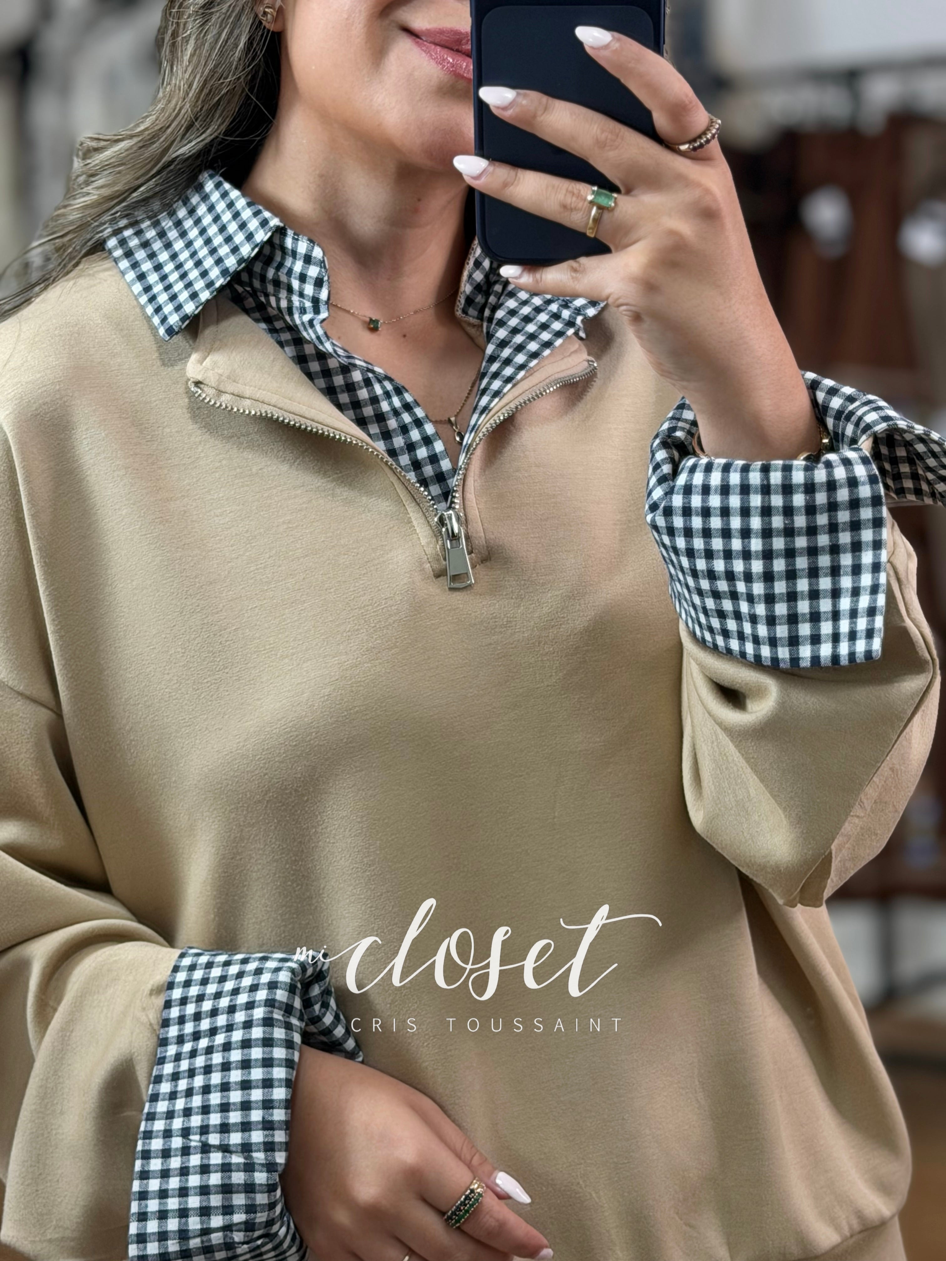 HOODIE CON CUELLO Y PUÑO DE CAMISA ADHERIDA, CIERRE EN V