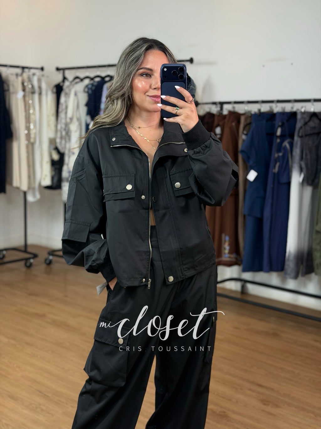 CONJUNTO TIPO IMPERMEABLE DE CHAMARRA Y PANTALÓN