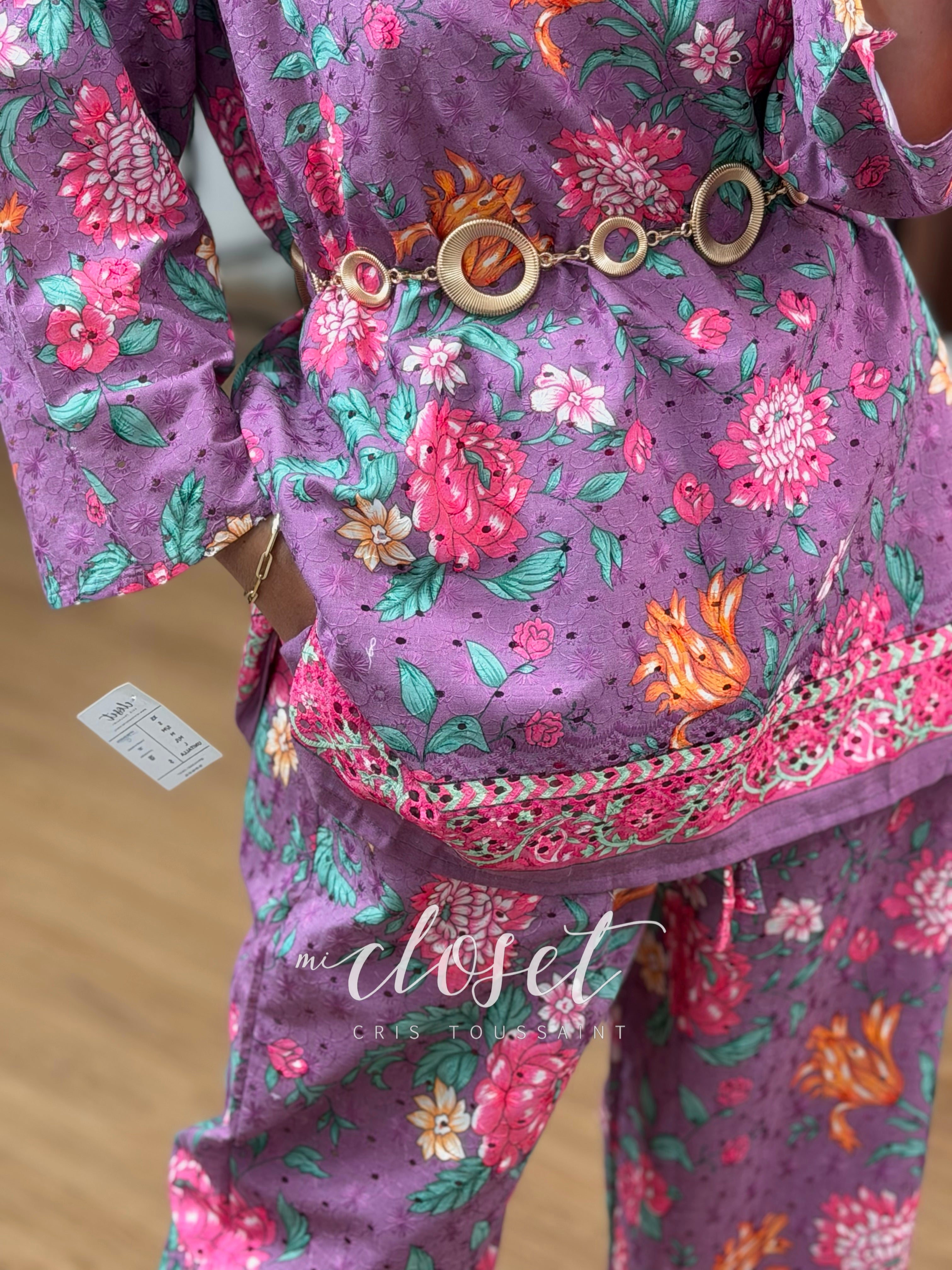 CONJUNTO CALADO DE PANTALÓN CORTO Y BLUSA MANGa 3/4 CON CINTURÓN